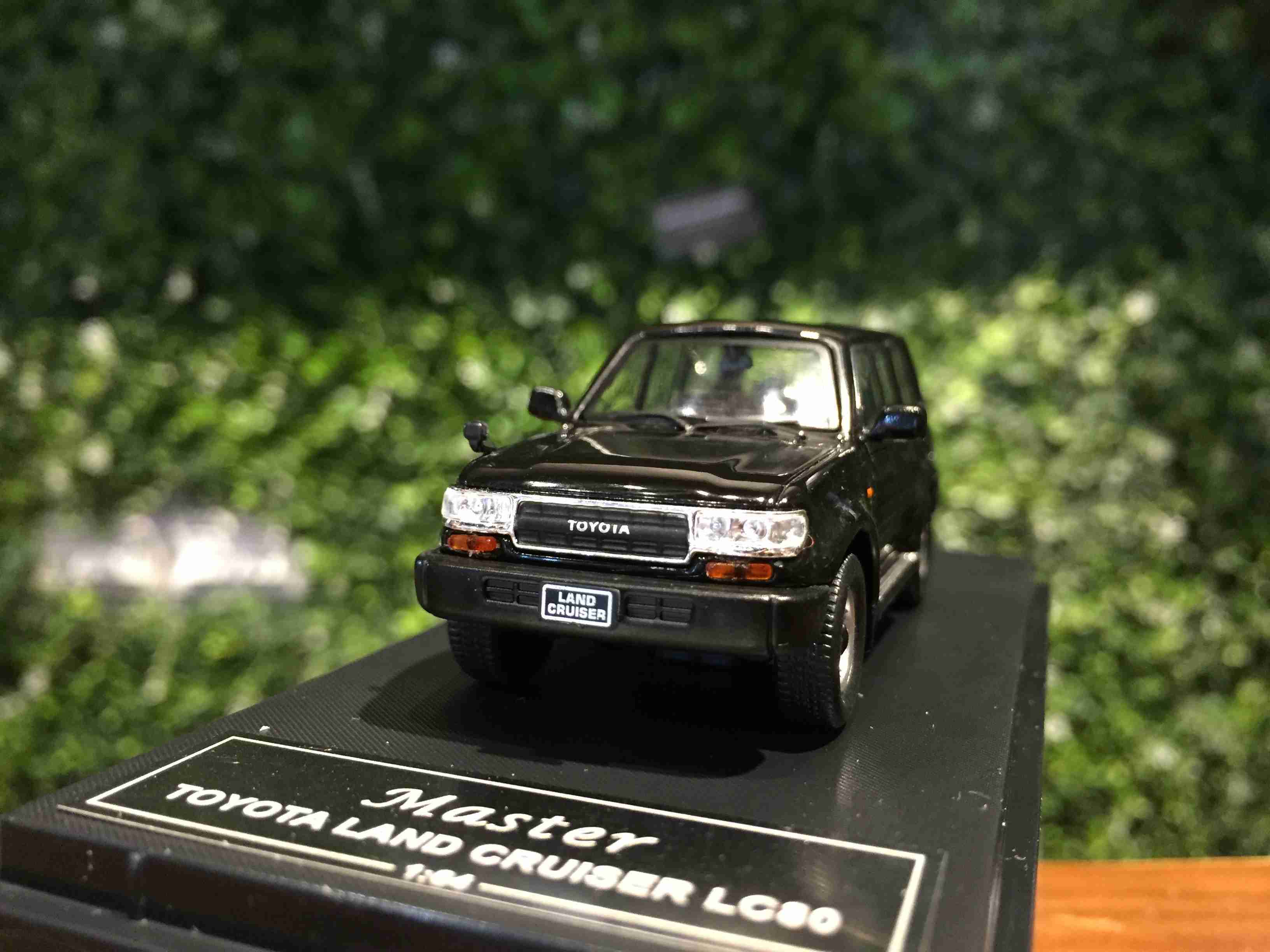 1/64 Master Toyota Land Cruiser LC80 Black【MGM】