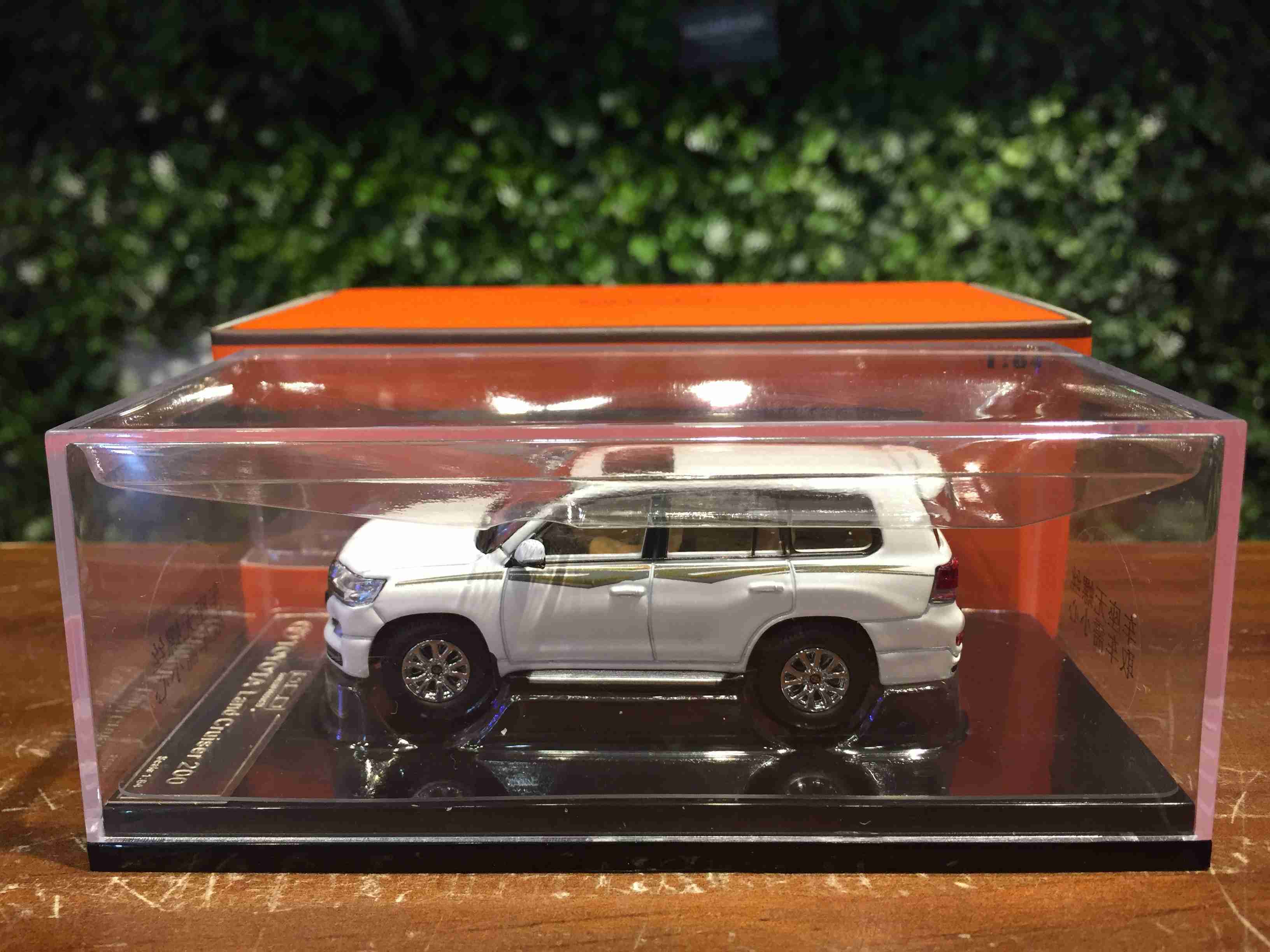 1/64 GCD Toyota Land Cruiser 200 with Stripes KS00736【MGM】