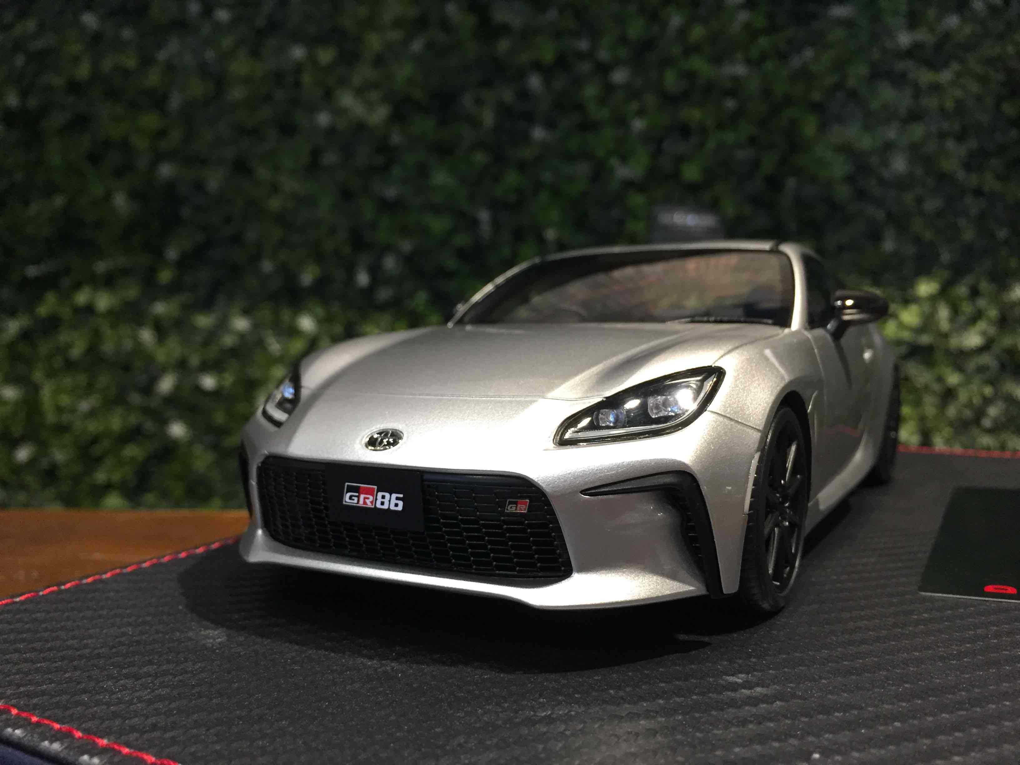 トヨタディーラー専売品のMake Up製 GR86 1/18 9/10以降発送 GR Garage