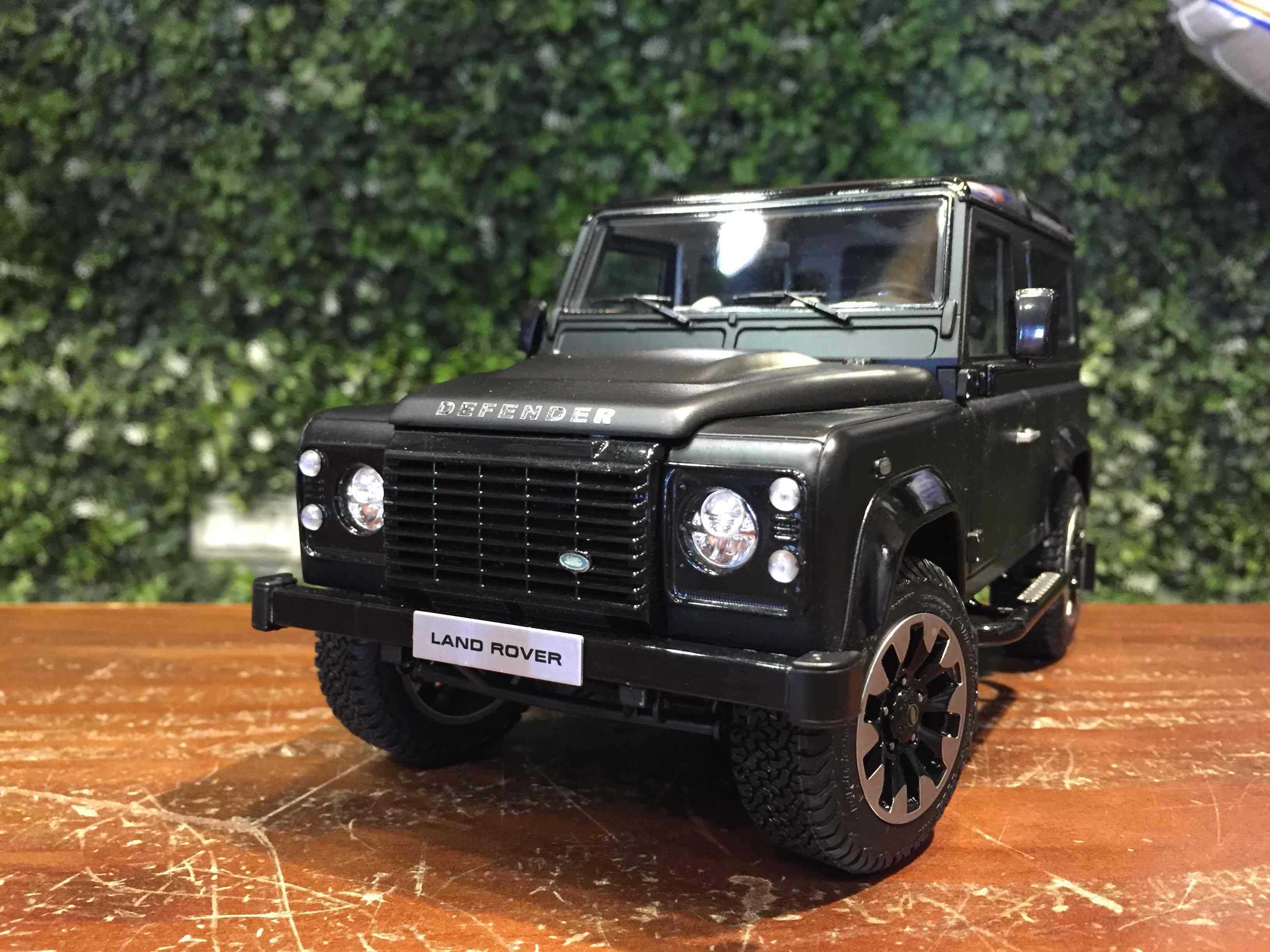 1/18 LCD Land Rover Defender 90 V8 70th LCD18007MB【MGM】