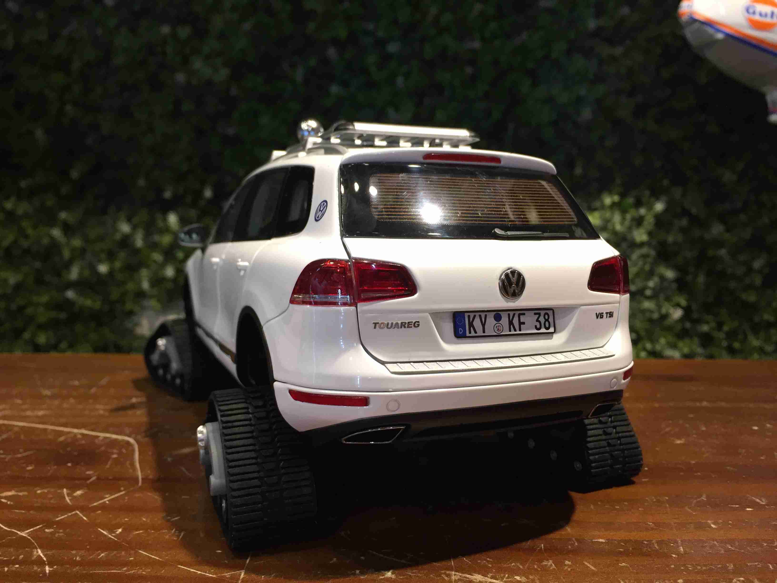 1/18 Kyosho Volkswagen VW Touareg White 08823W【MGM】