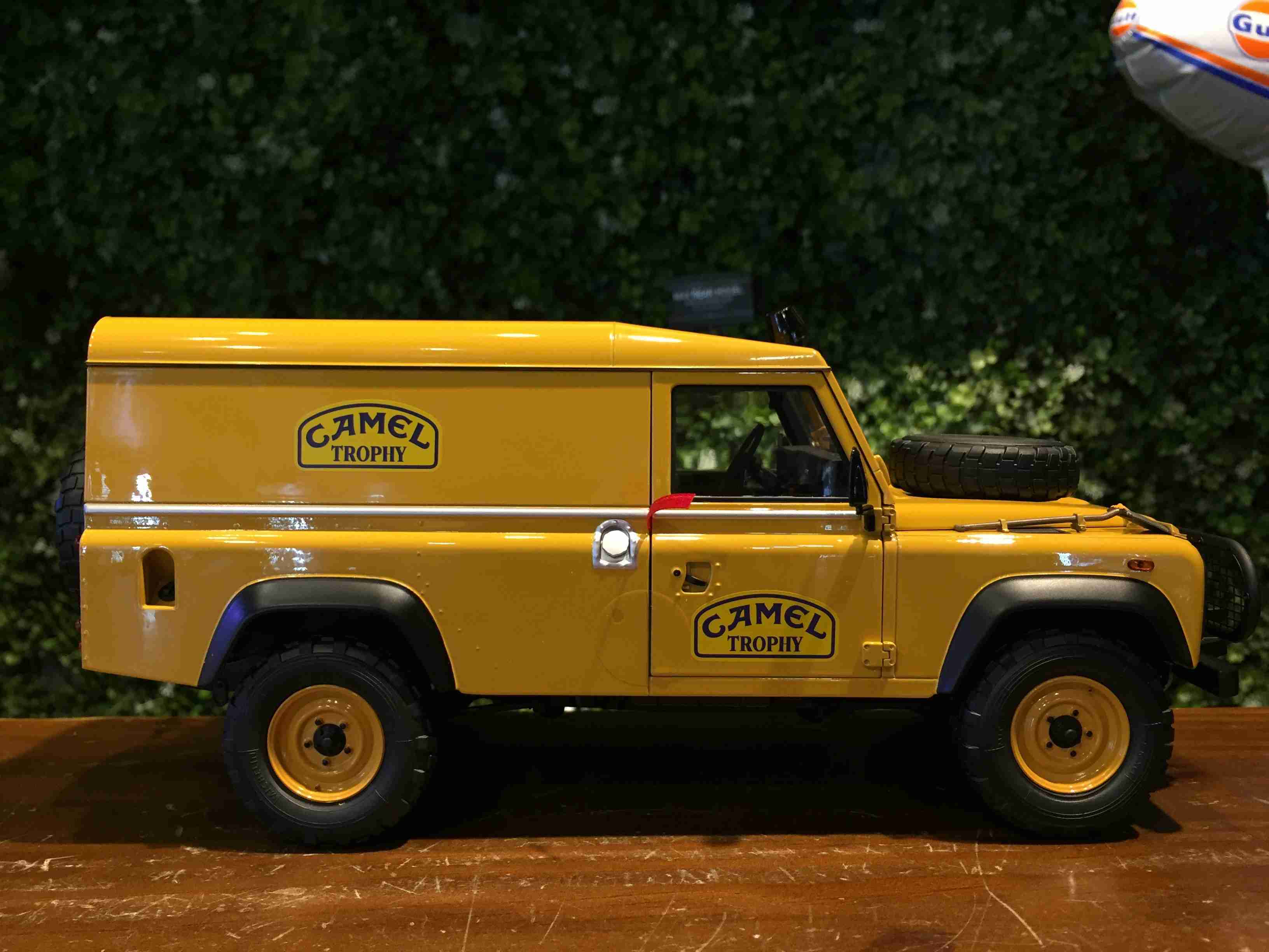 1/18 Almost Real Land Rover 110 Camel Trophy 810311【MGM】
