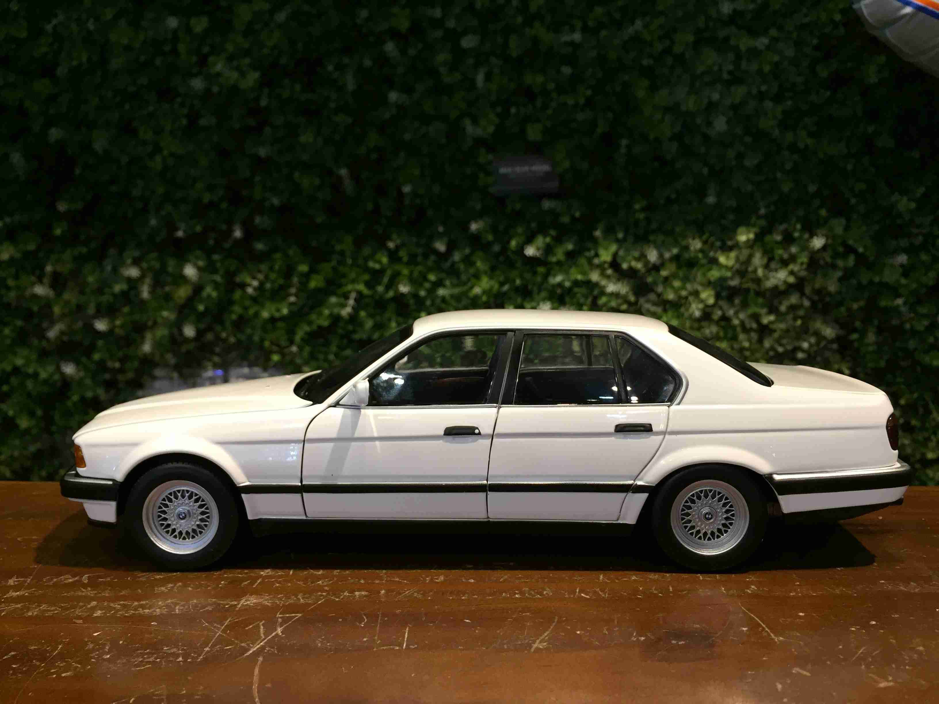 1/18 Minichamps BMW 730i (E32) 1986 White 113023004【MGM】