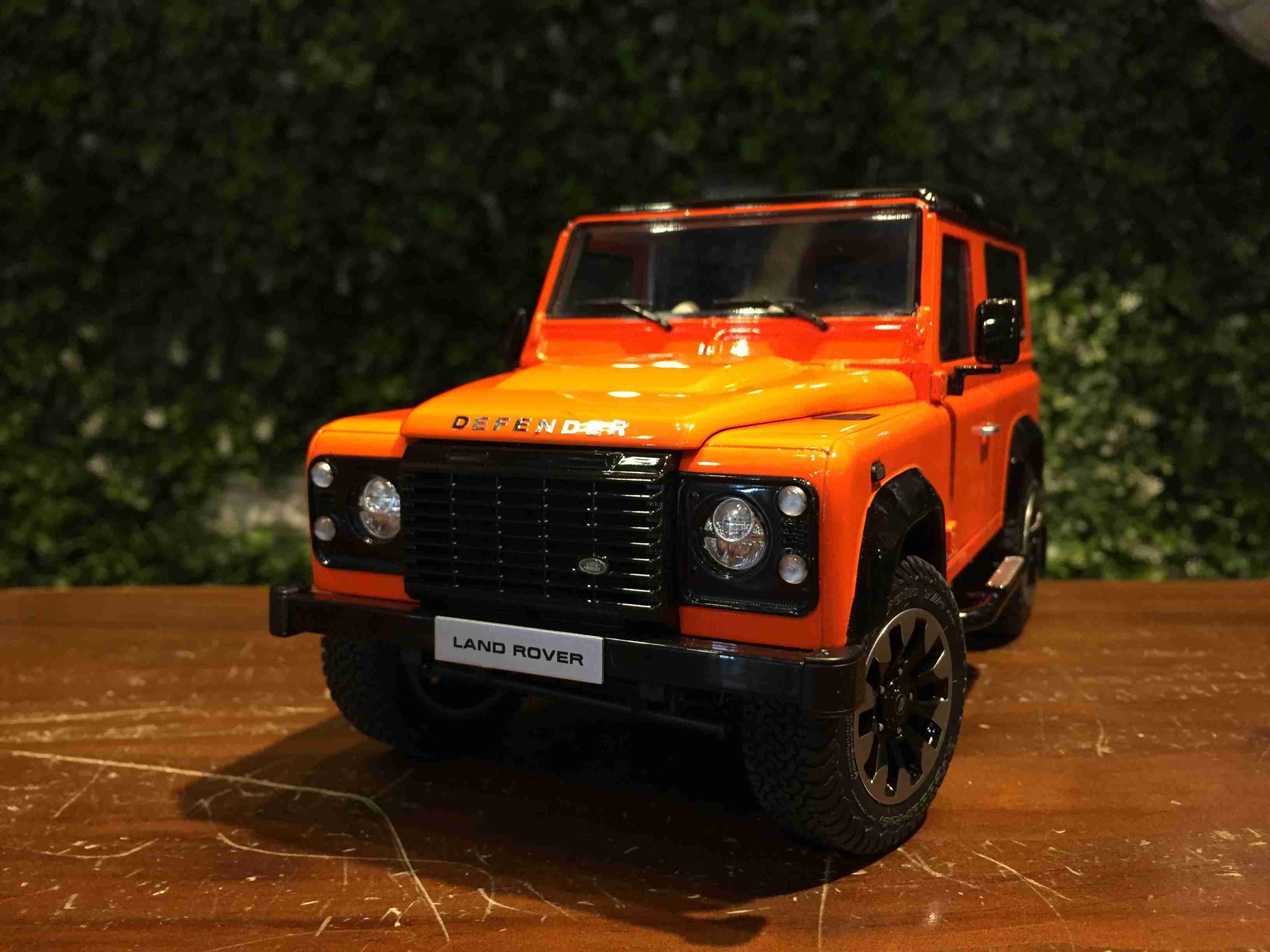1/18 LCD Models Land Rover Defender 90 Works LCD18007OR【MGM】