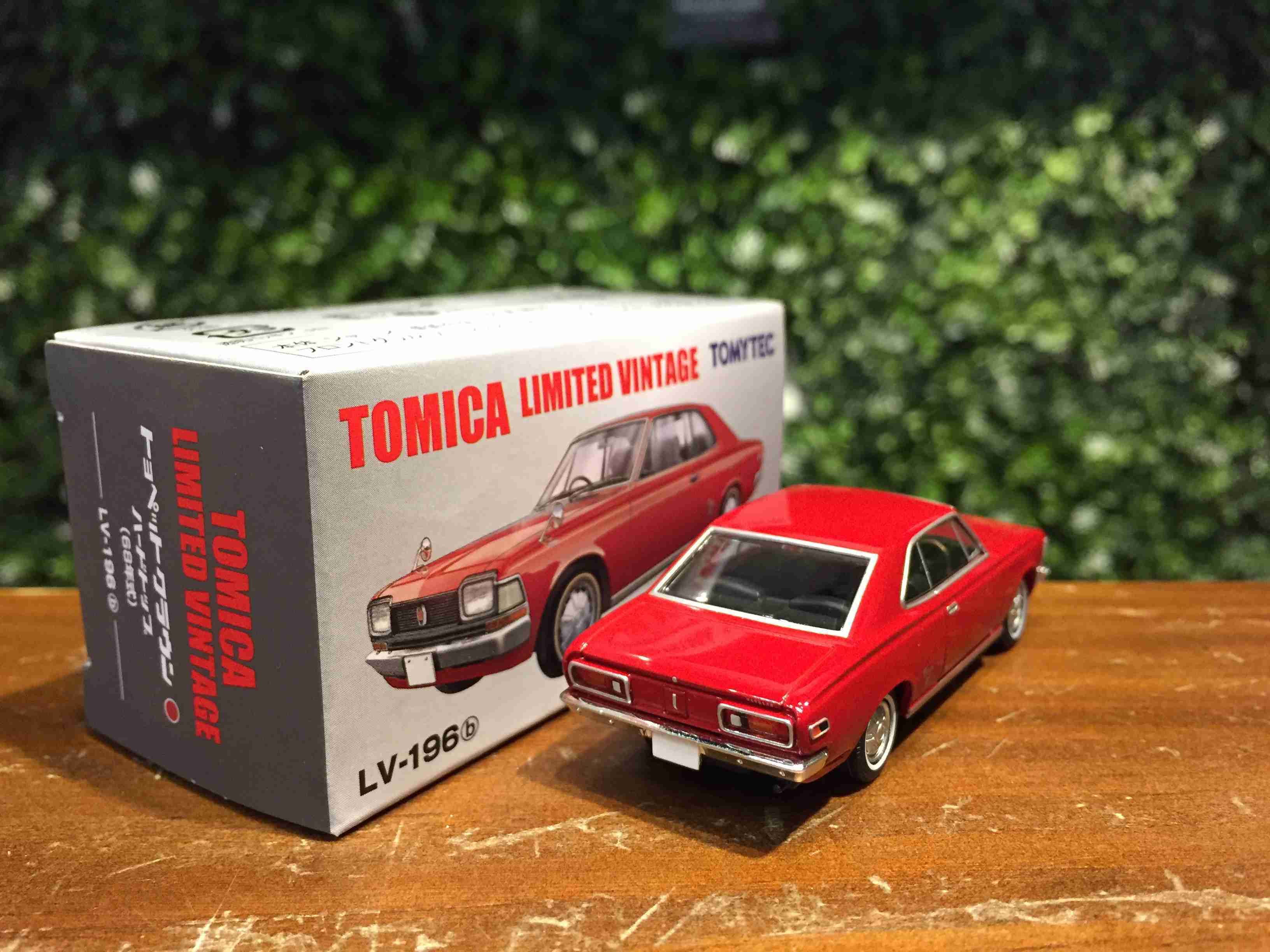 1/64 Tomica Toyopet Crown Hardtop 1968 LV-196b【MGM】