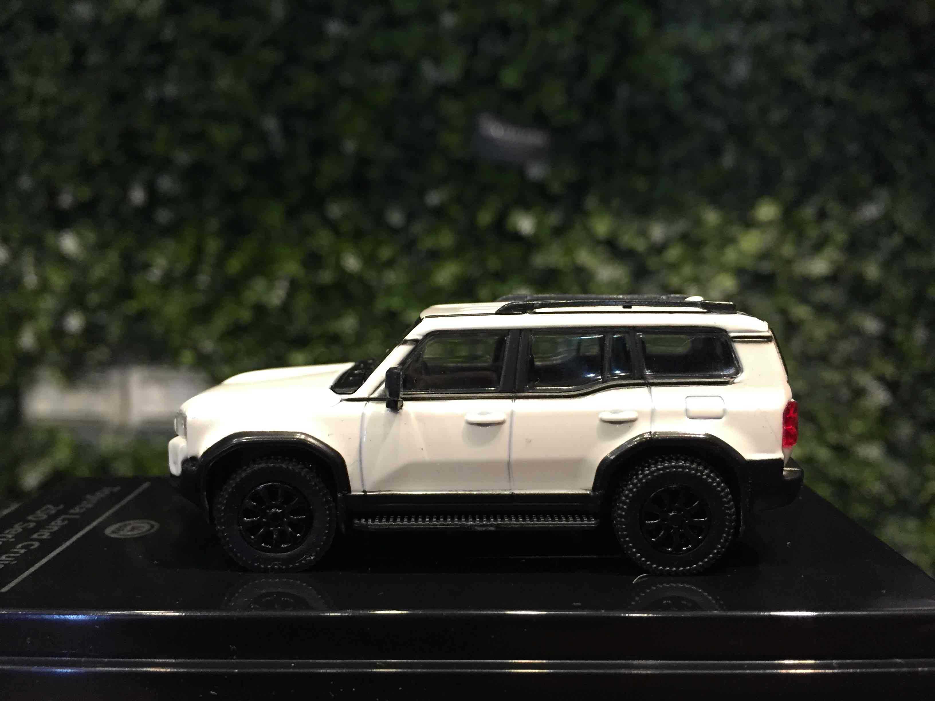 1/64 Paragon Land Cruiser 250 Prado 2024 White PA65742【MGM】