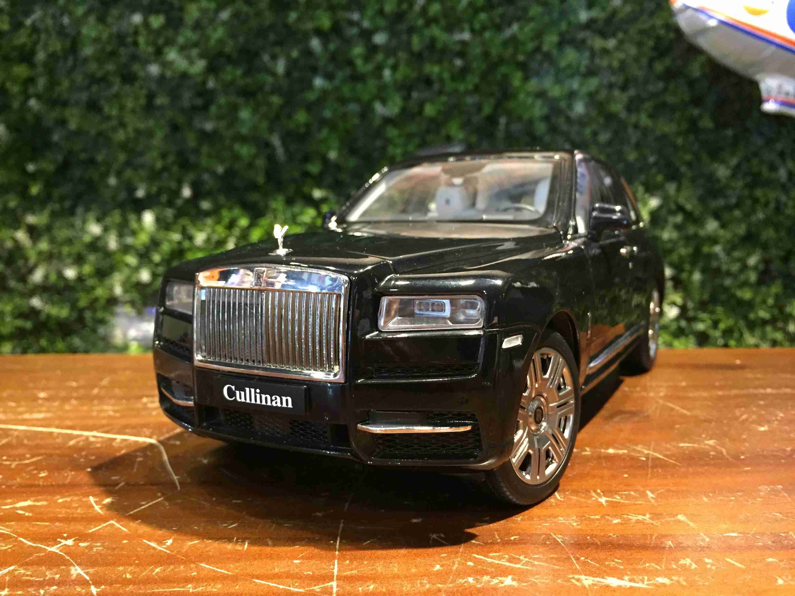 1/18 OEM Rolls-Royce Cullinan Black【MGM】