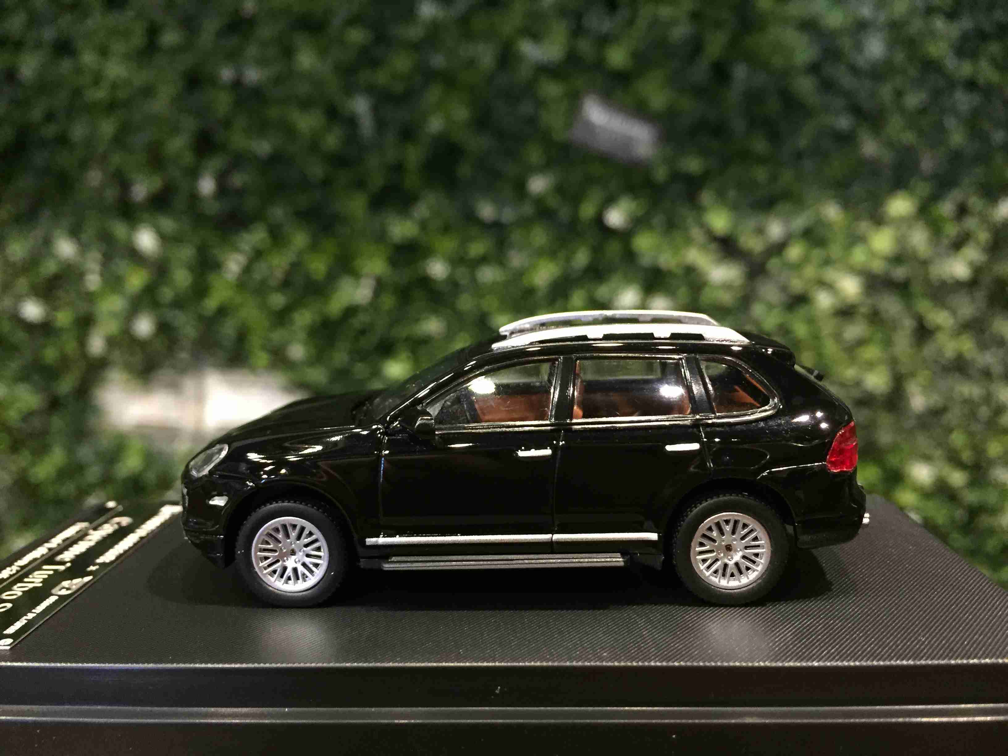 1/64 StreetWeapon Porsche Cayenne Turbo S (957) Black【MGM】