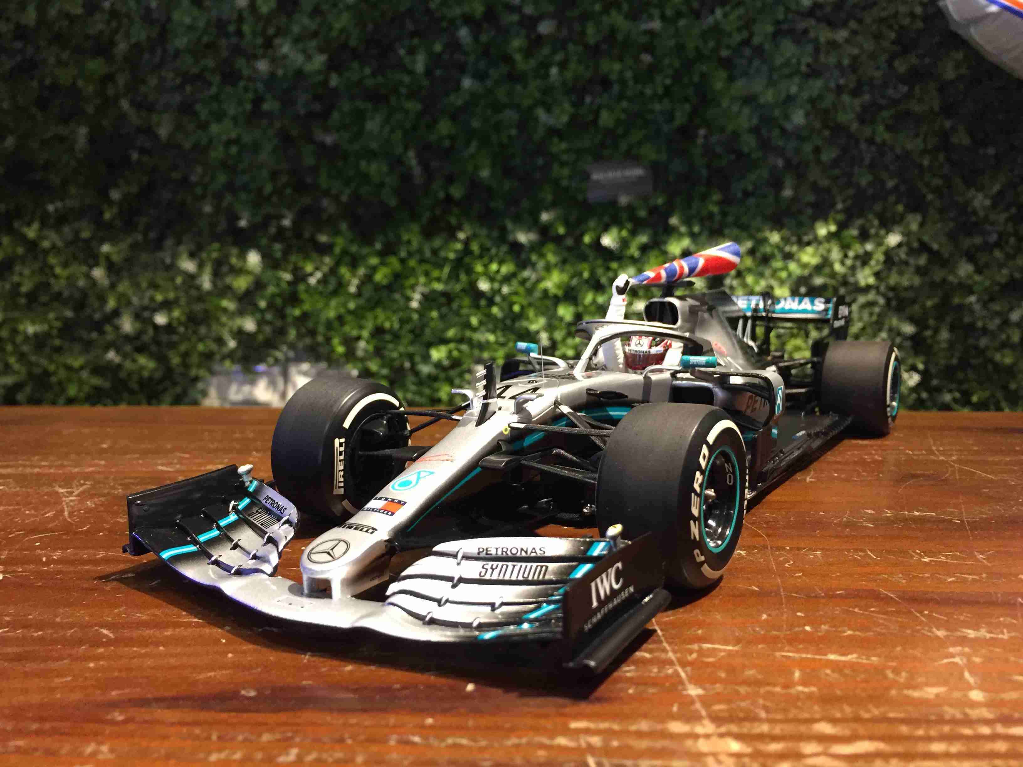 1/18 Minichamps F1 W10 L.Hamilton 2019 Winner 110191044【MGM】