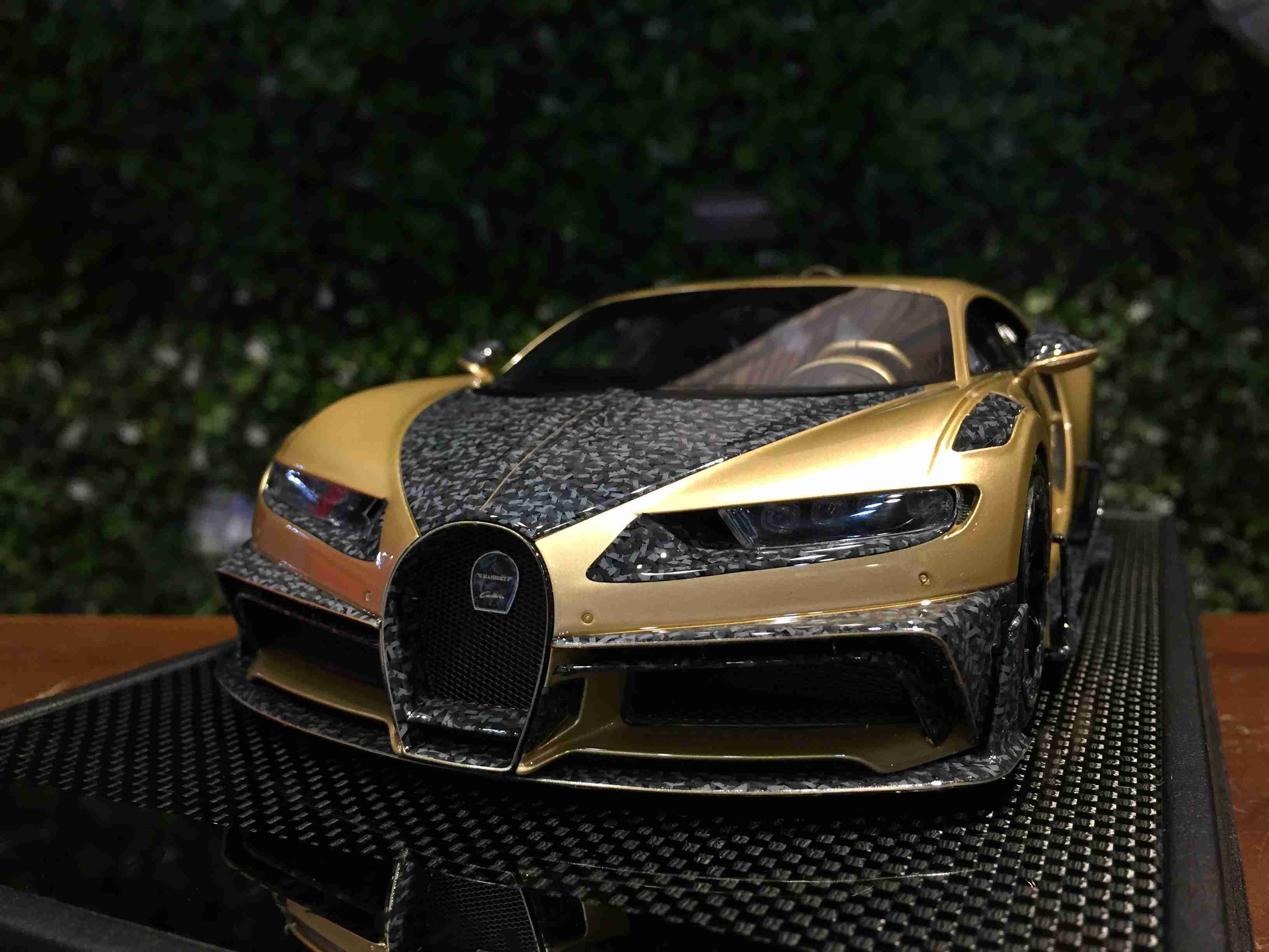 1/18 Mansory Centuria Bugatti Chiron Gold MY18CECG【MGM】