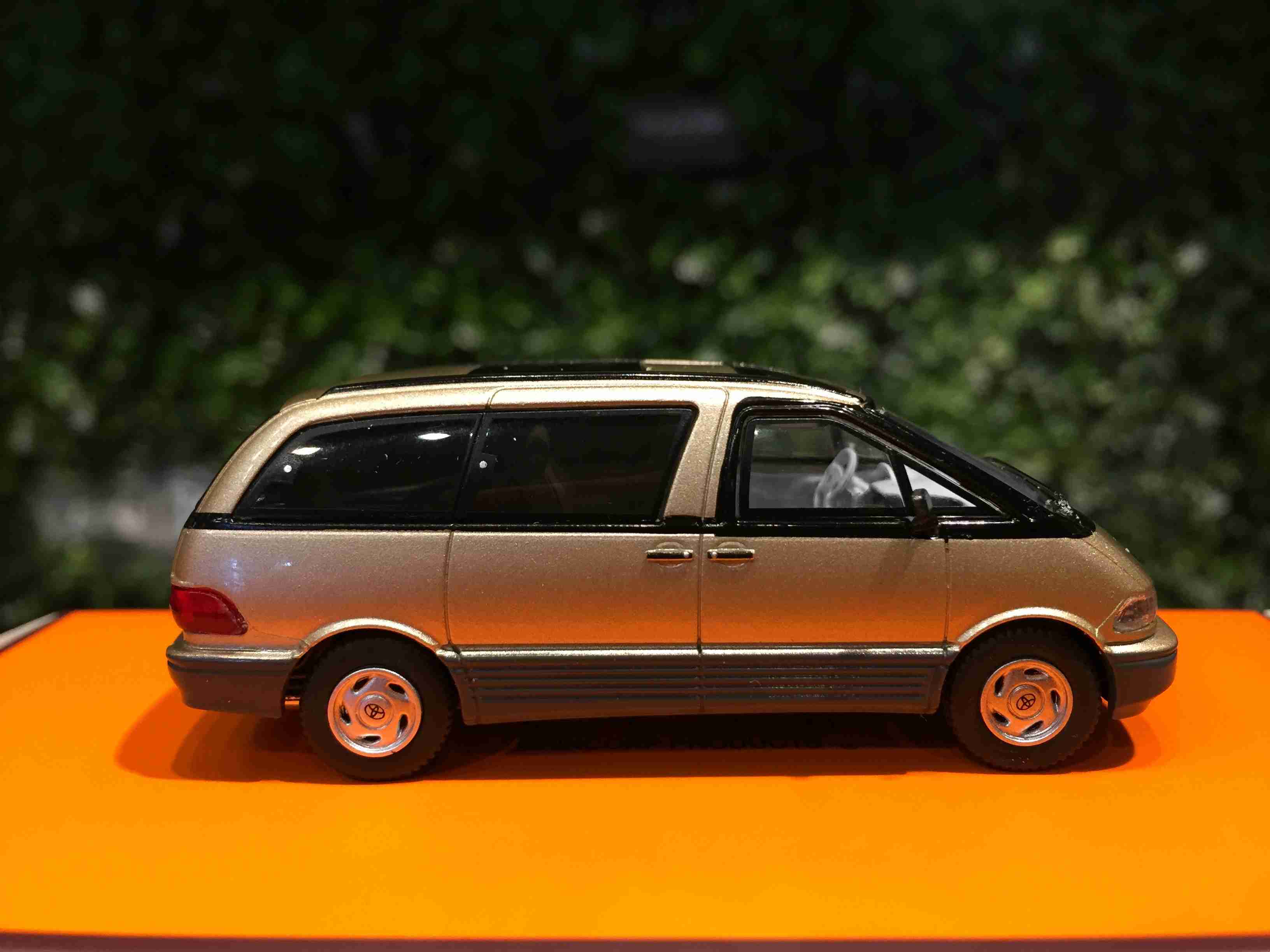 1/64 GCD Toyota Previa Metallic Gold KS016109【MGM】