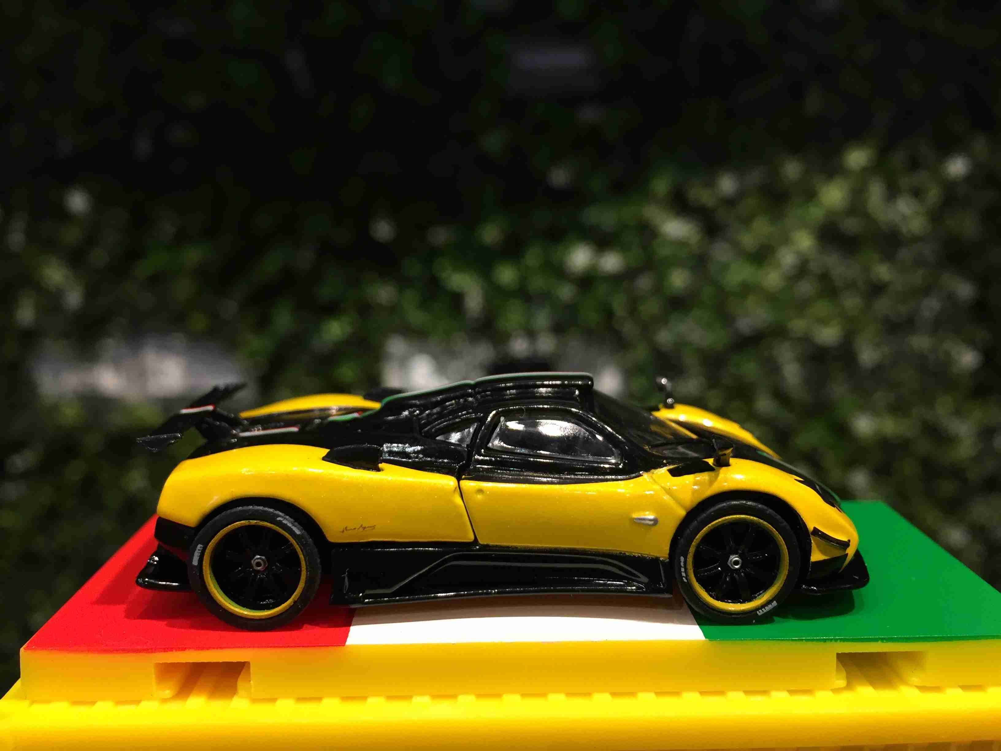 1/64 Tarmac Pagani Zonda Cinque Giallo T64GTL021YL【MGM】