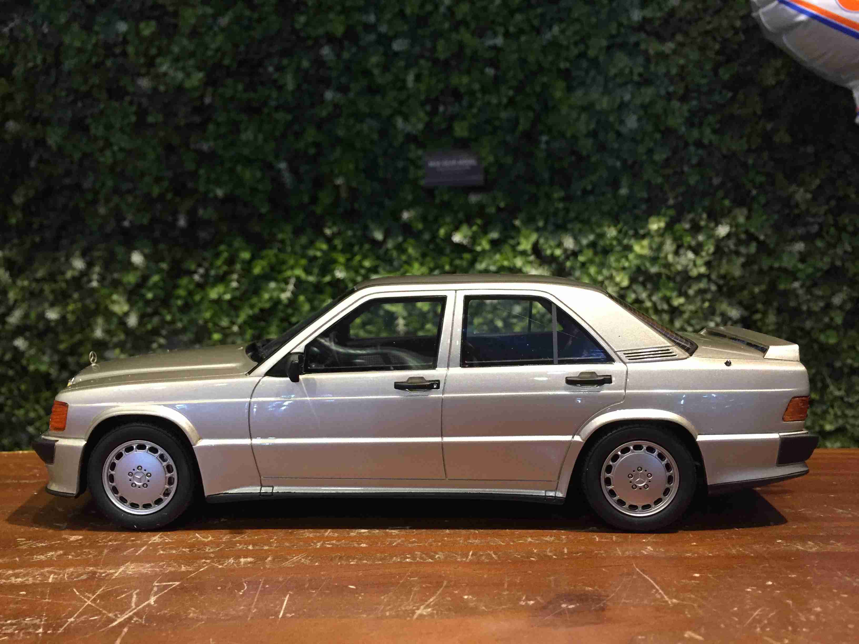 1/18 Otto Mercedes-Benz 190E (W201) 2.5 16S OT927【MGM】