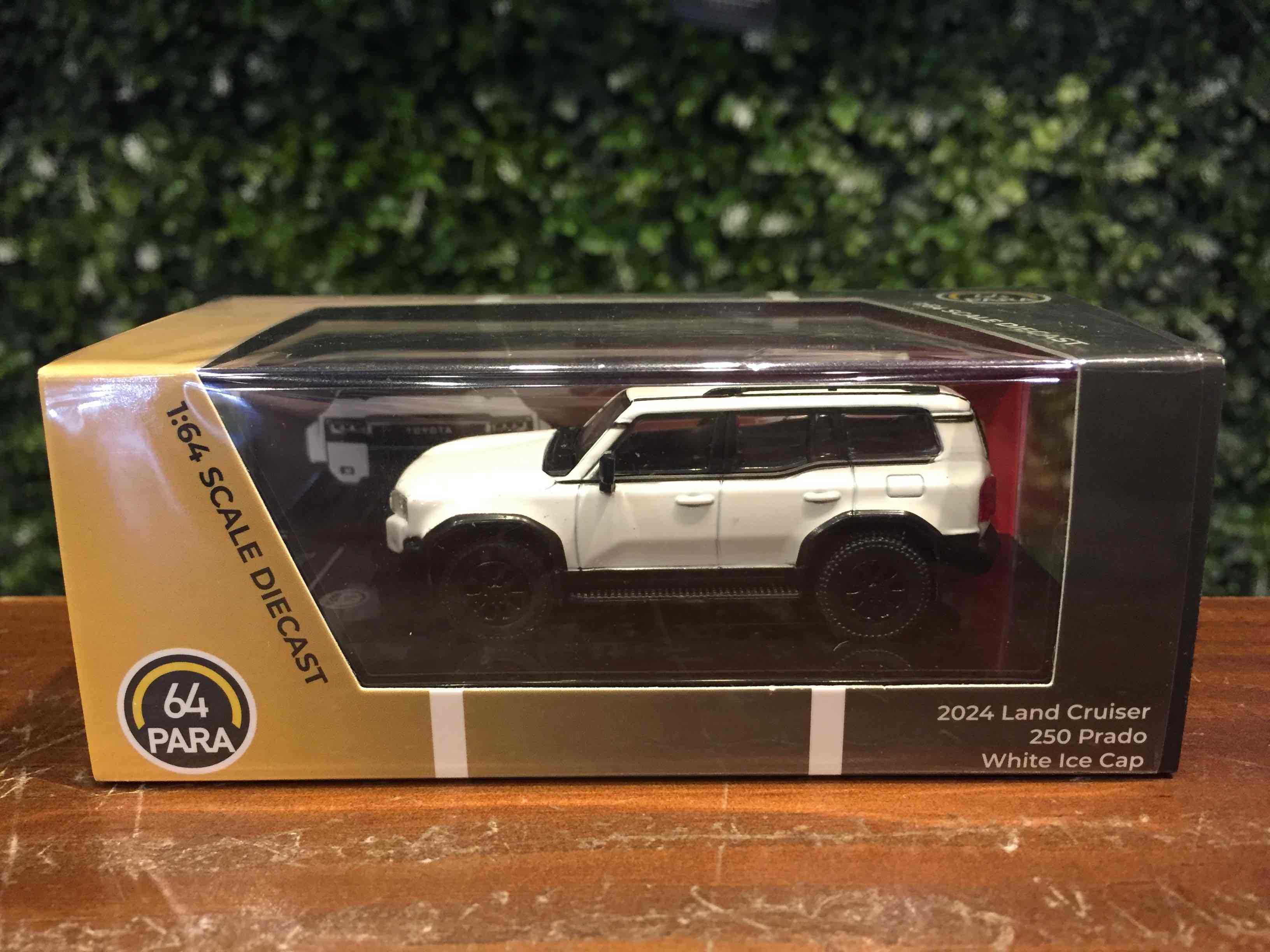 1/64 Paragon Land Cruiser 250 Prado 2024 White PA65742【MGM】