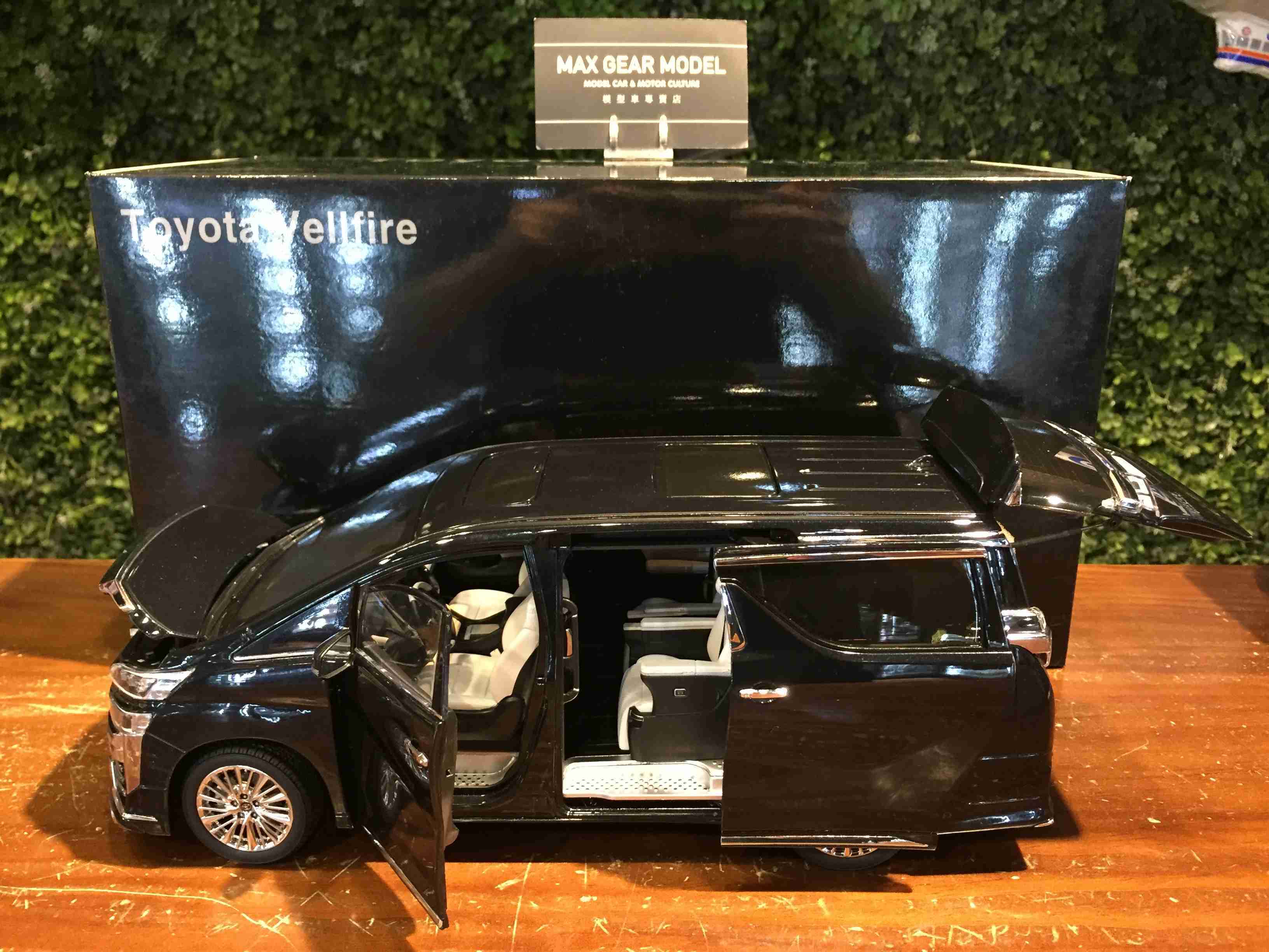 1/18 KengFai Toyota Vellfire (30) ZG Black KF0301【MGM】