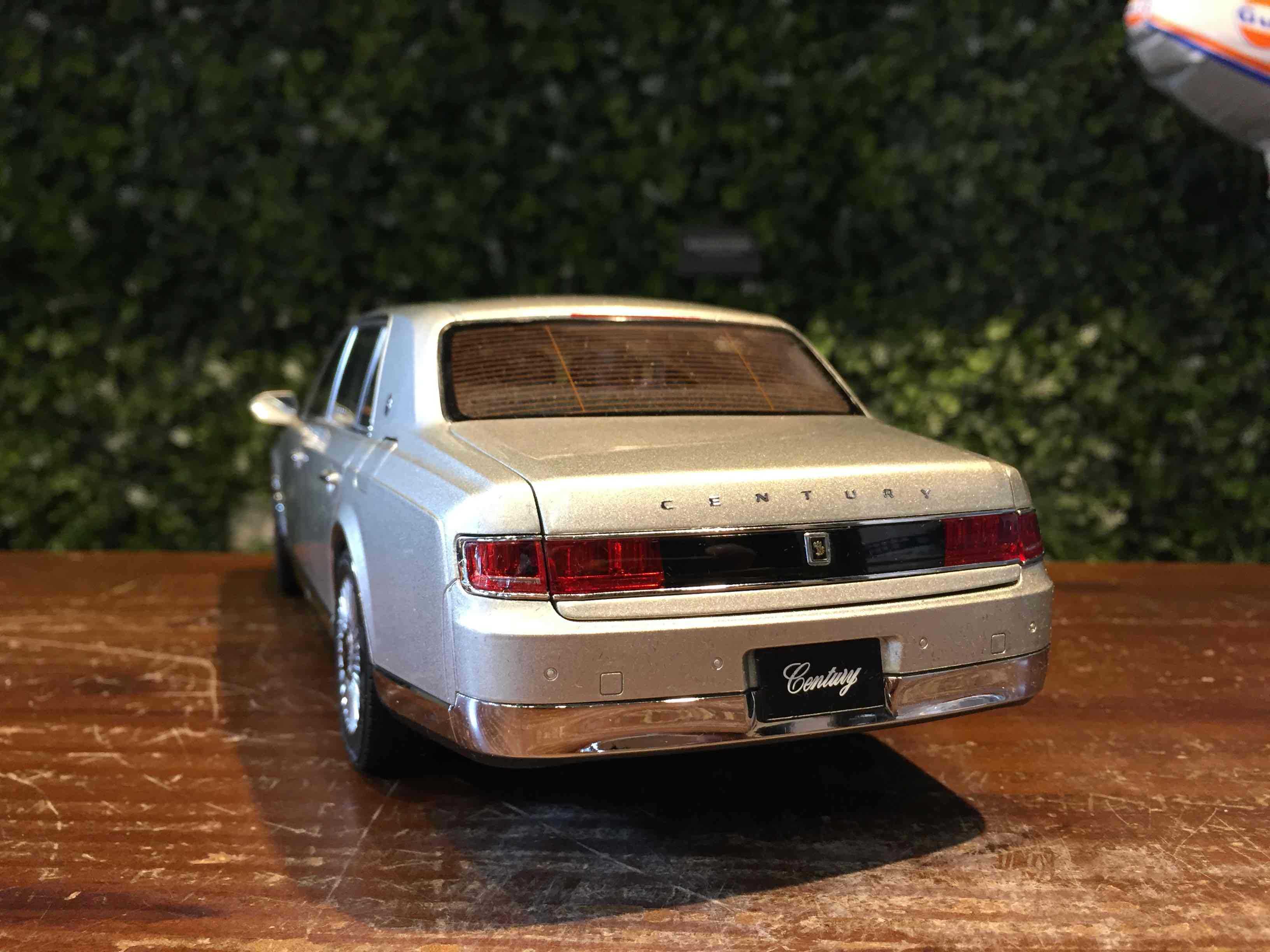 1/18 LCD Toyota Century (UWG60) Silver LCD18011SI【MGM】