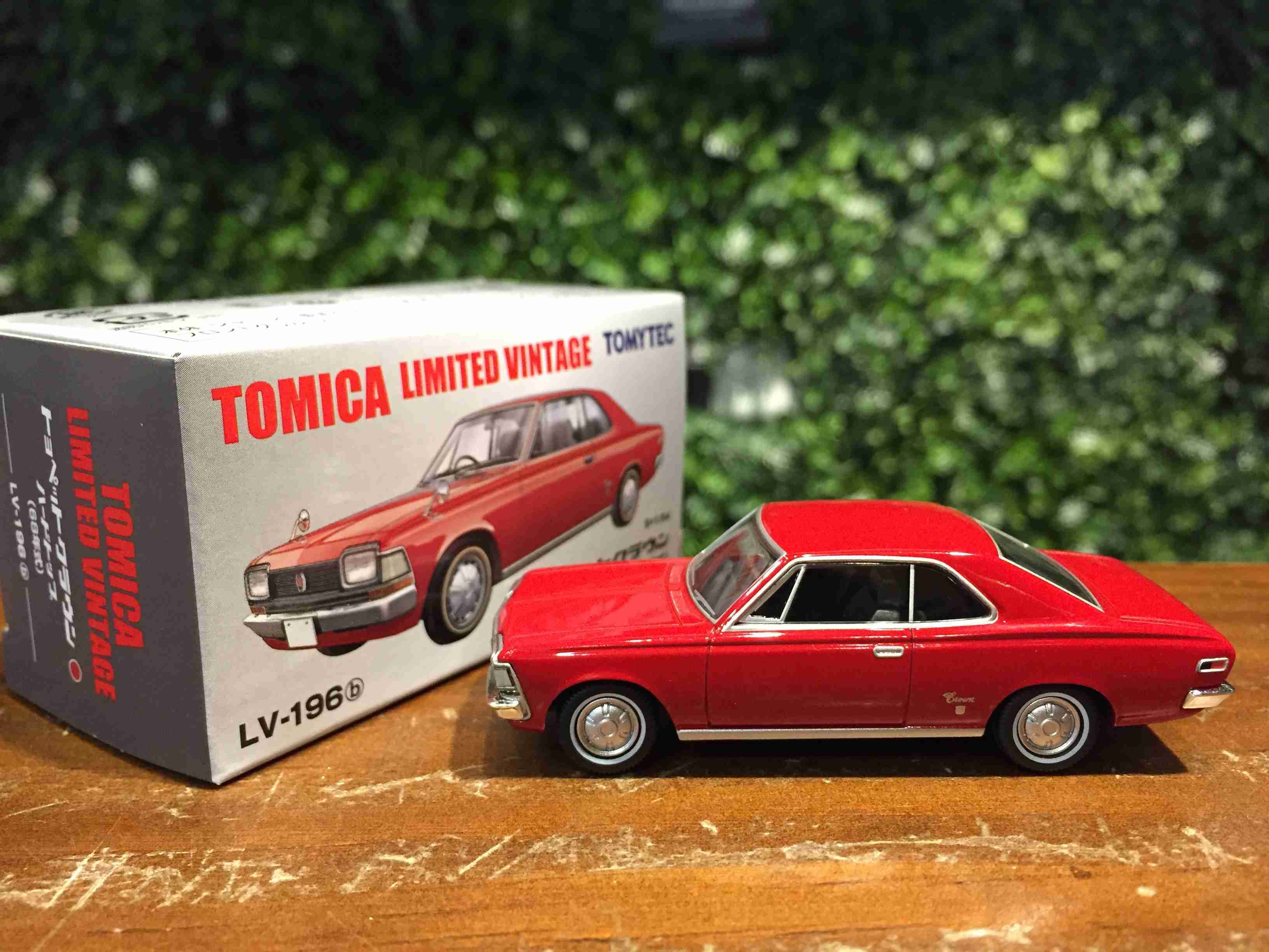 1/64 Tomica Toyopet Crown Hardtop 1968 LV-196b【MGM】