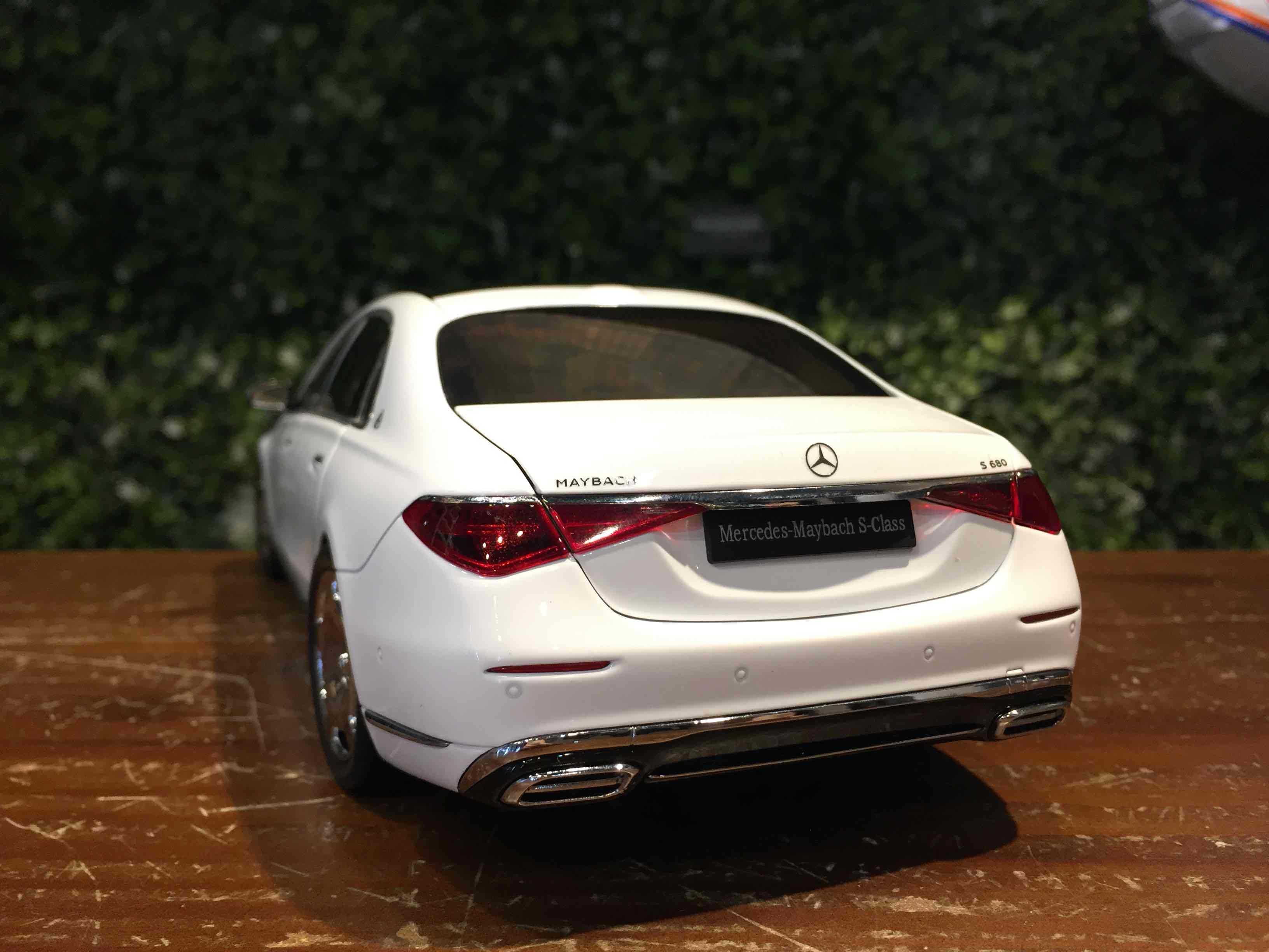 1/18 Almost Real Mercedes-Maybach S-Class 2021 820116【MGM】