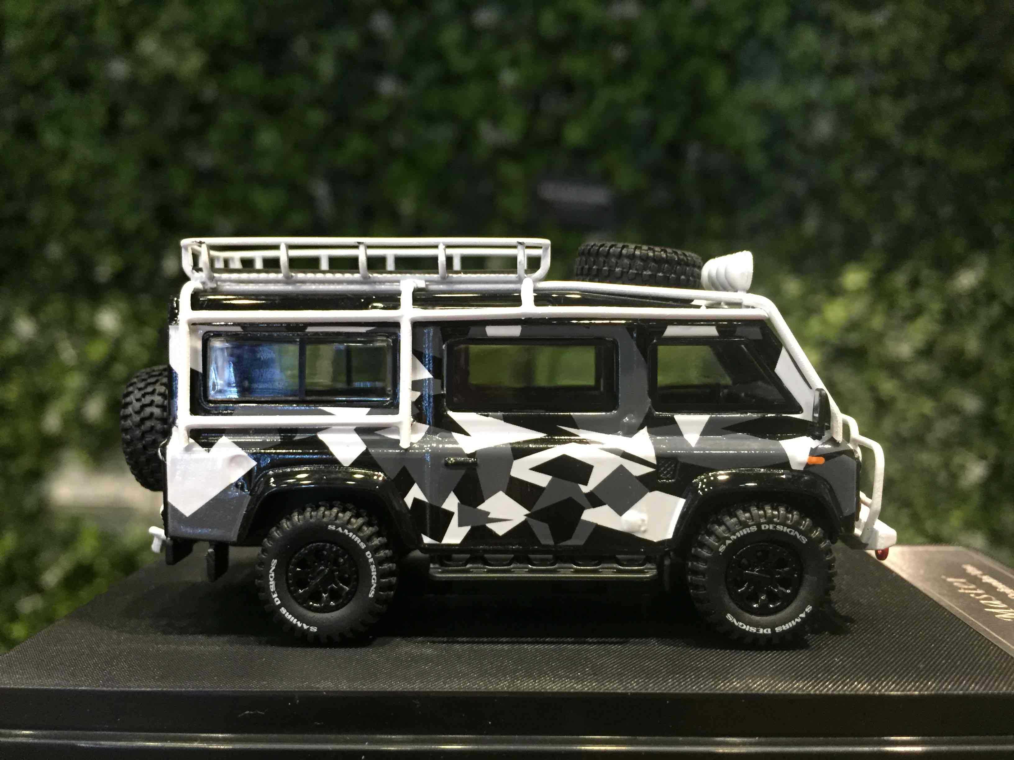 1/64 Master Land Rover Defender Van Black/White【MGM】