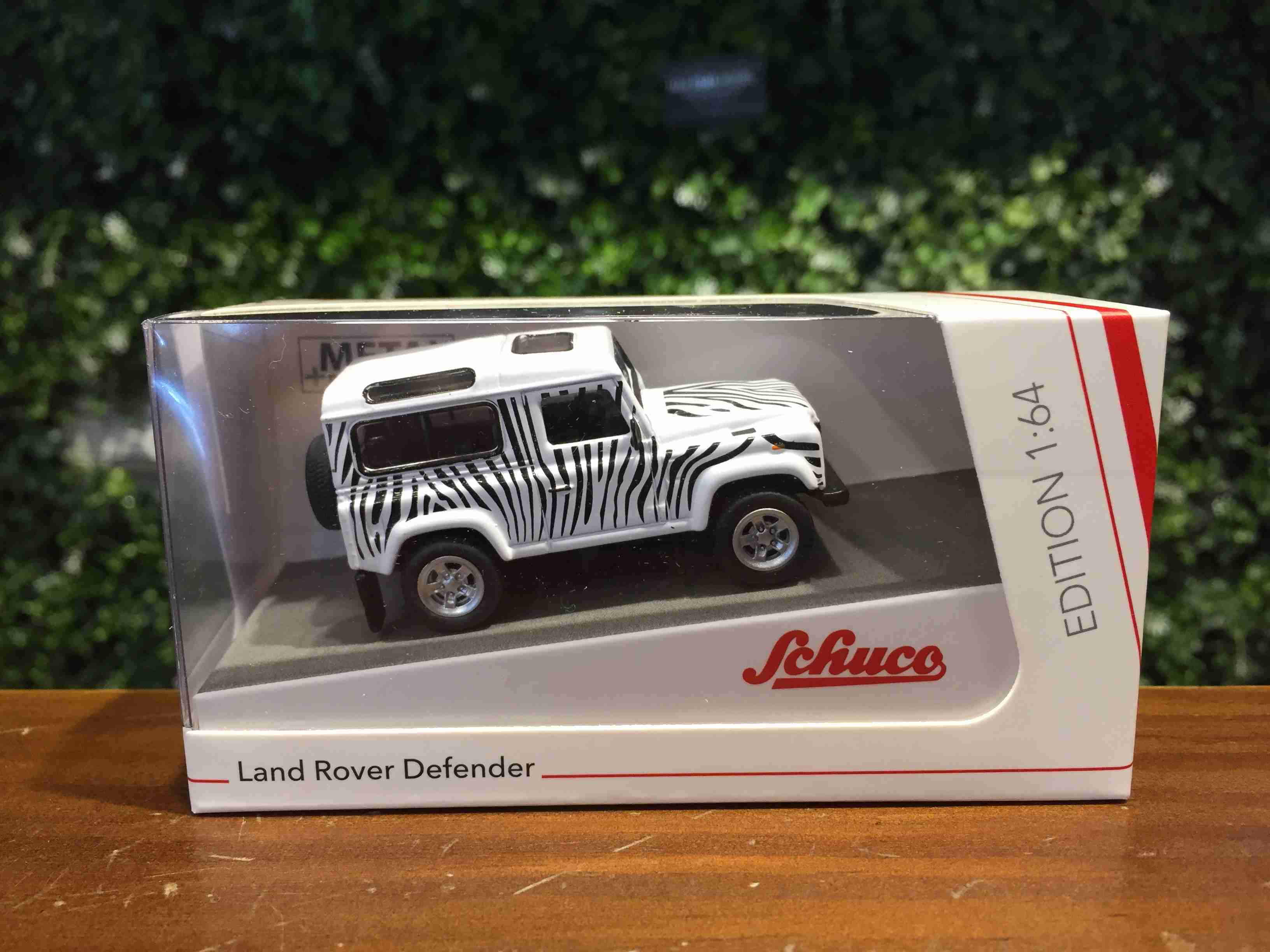 1/64 Schuco Land Rover Defender 90 Safari 452021800【MGM】