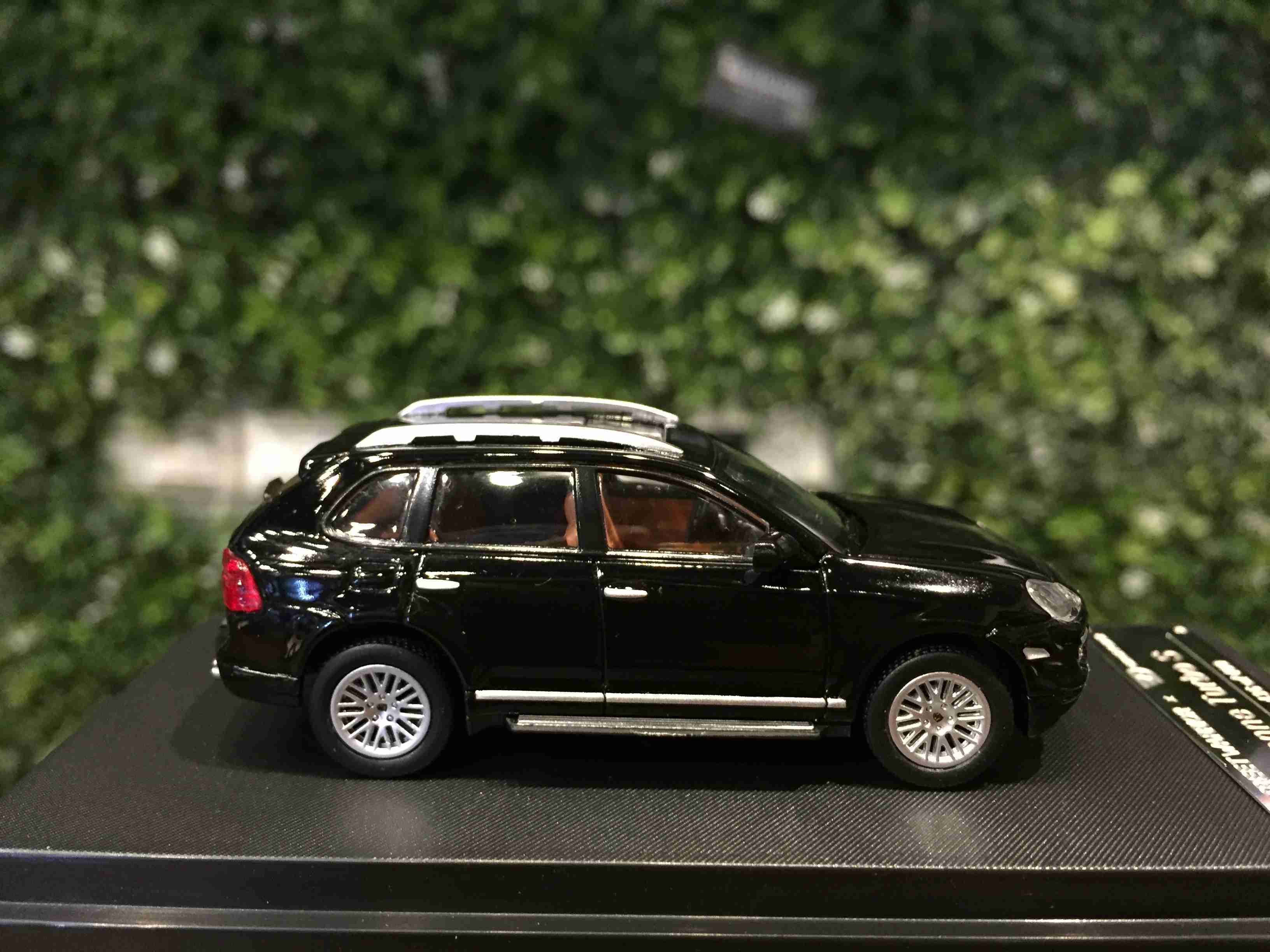 1/64 StreetWeapon Porsche Cayenne Turbo S (957) Black【MGM】