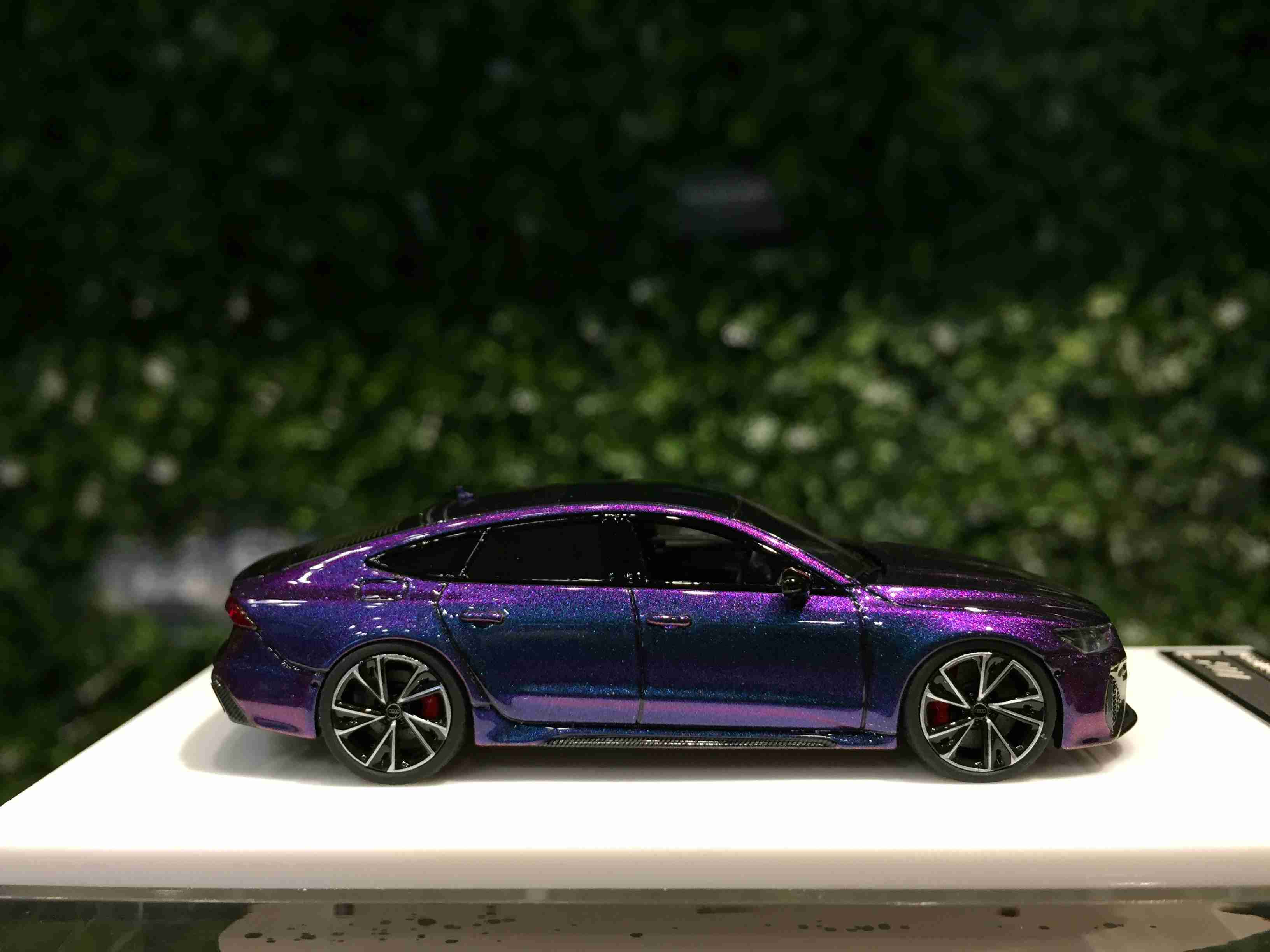 1/64 Motorhelix Audi RS7 Sportback Chameleon【MGM】