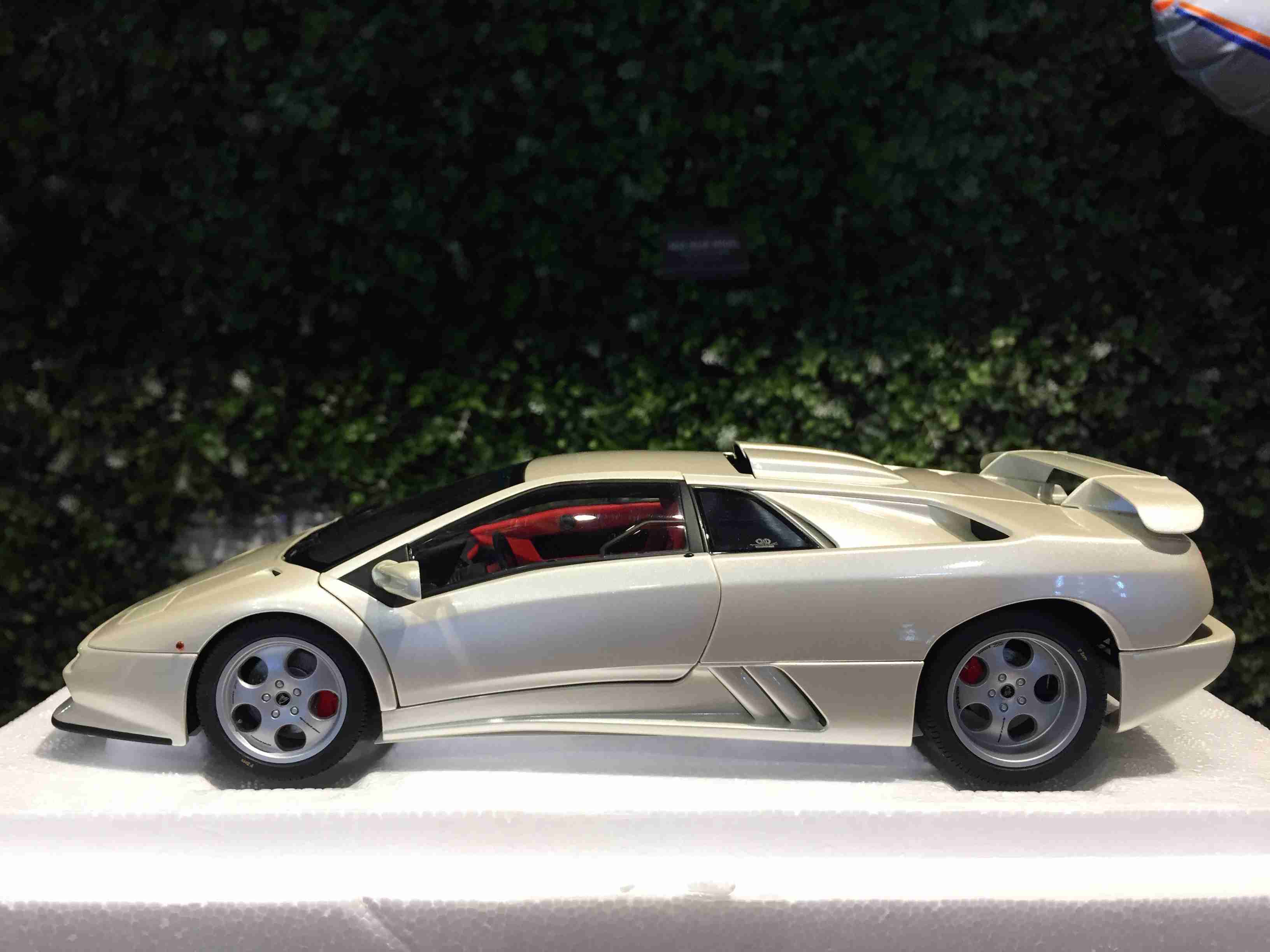 1/18 AUTOart Lamborghini Diablo SE30 Jota White 79141【MGM】