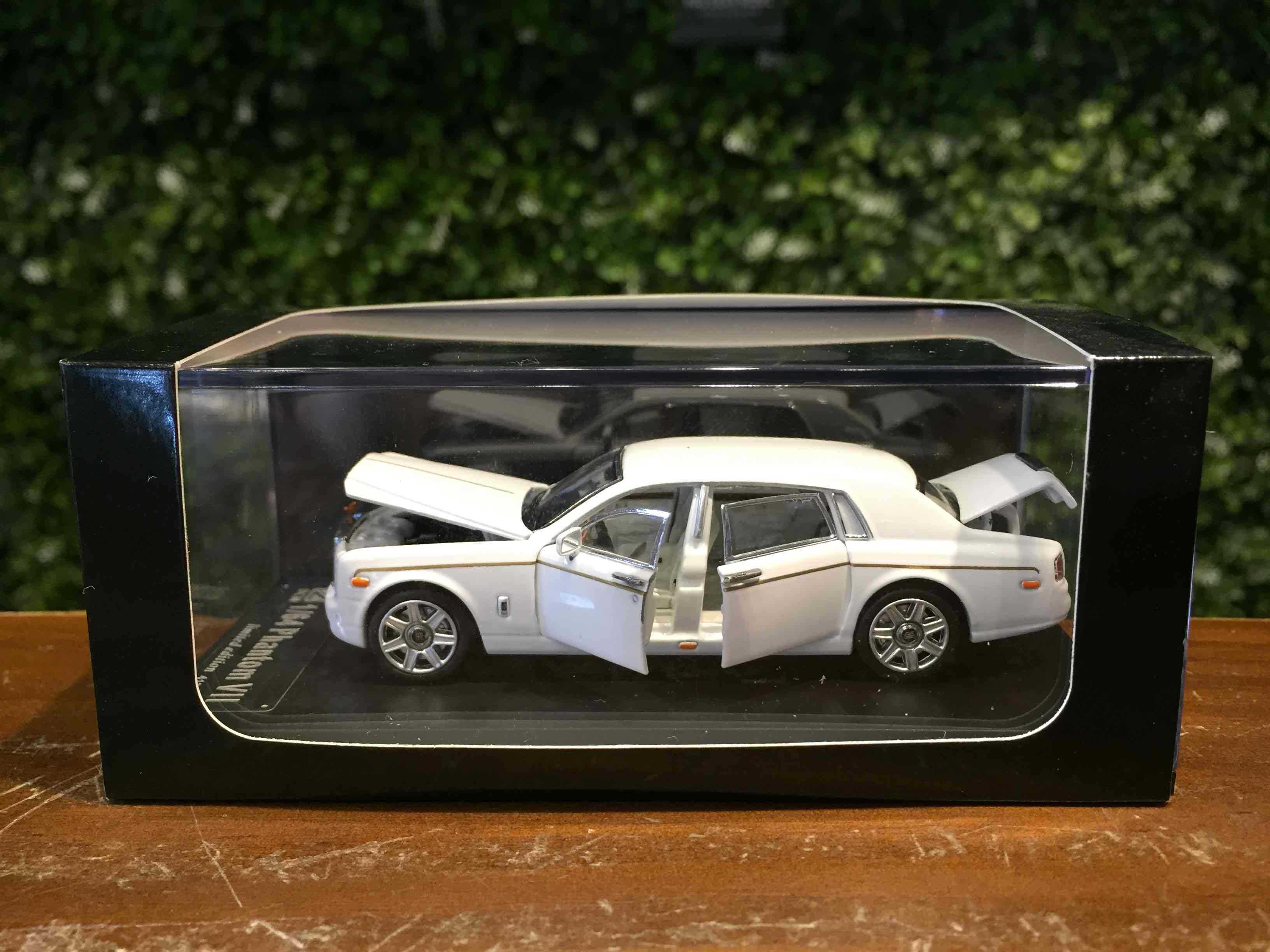 1/64 DCM Rolls-Royce Phantom 7 Pearl White【MGM】 - Max Gear