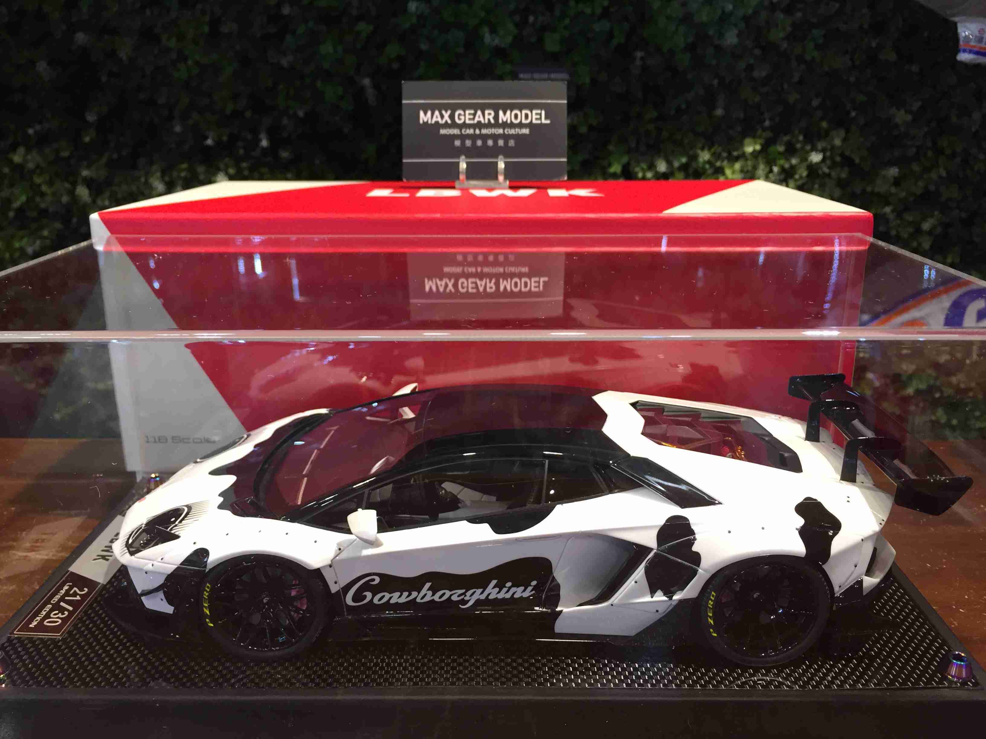 1/18 TP LB-Works Aventador 2.0 Black/White【MGM】