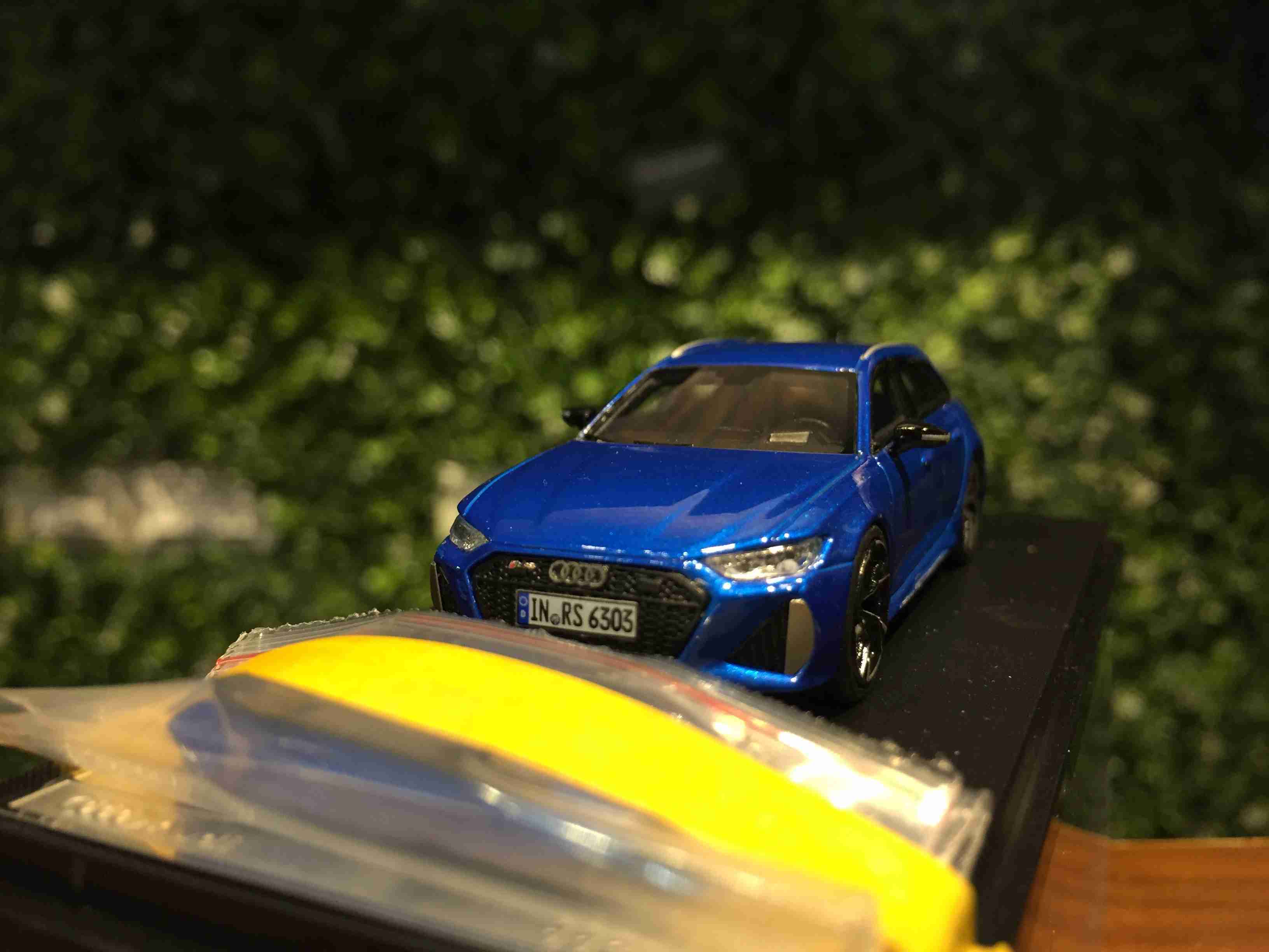 1/64 StanceHunter Audi RS6 Avant (C8) Sepang Blue【MGM】