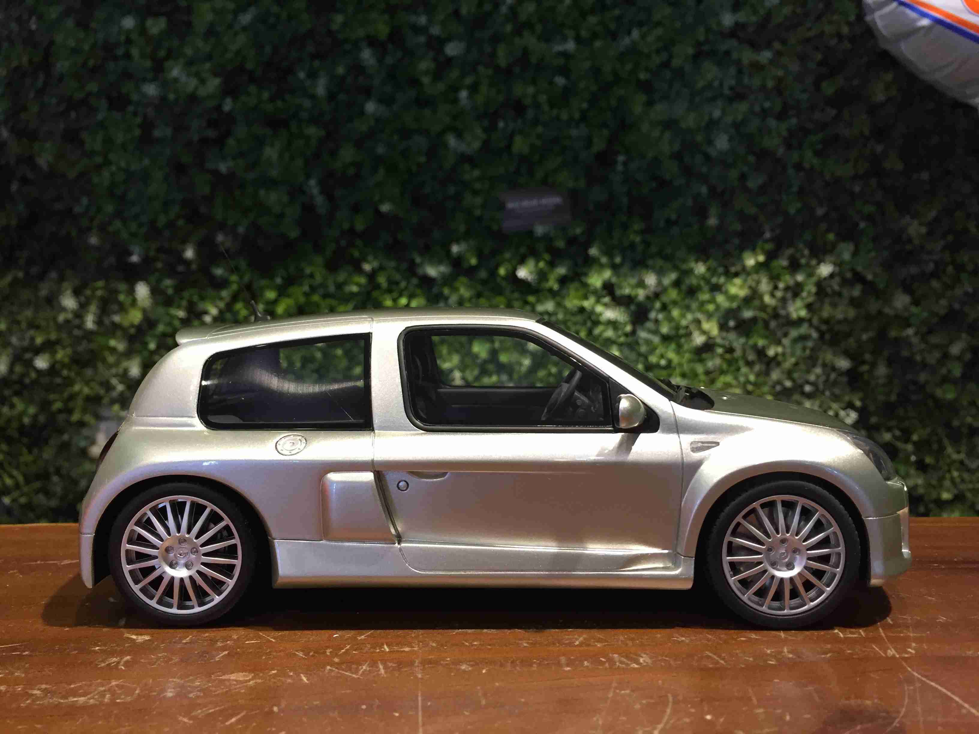 1/18 Otto Renault Clio V6 Silver OT842【MGM】