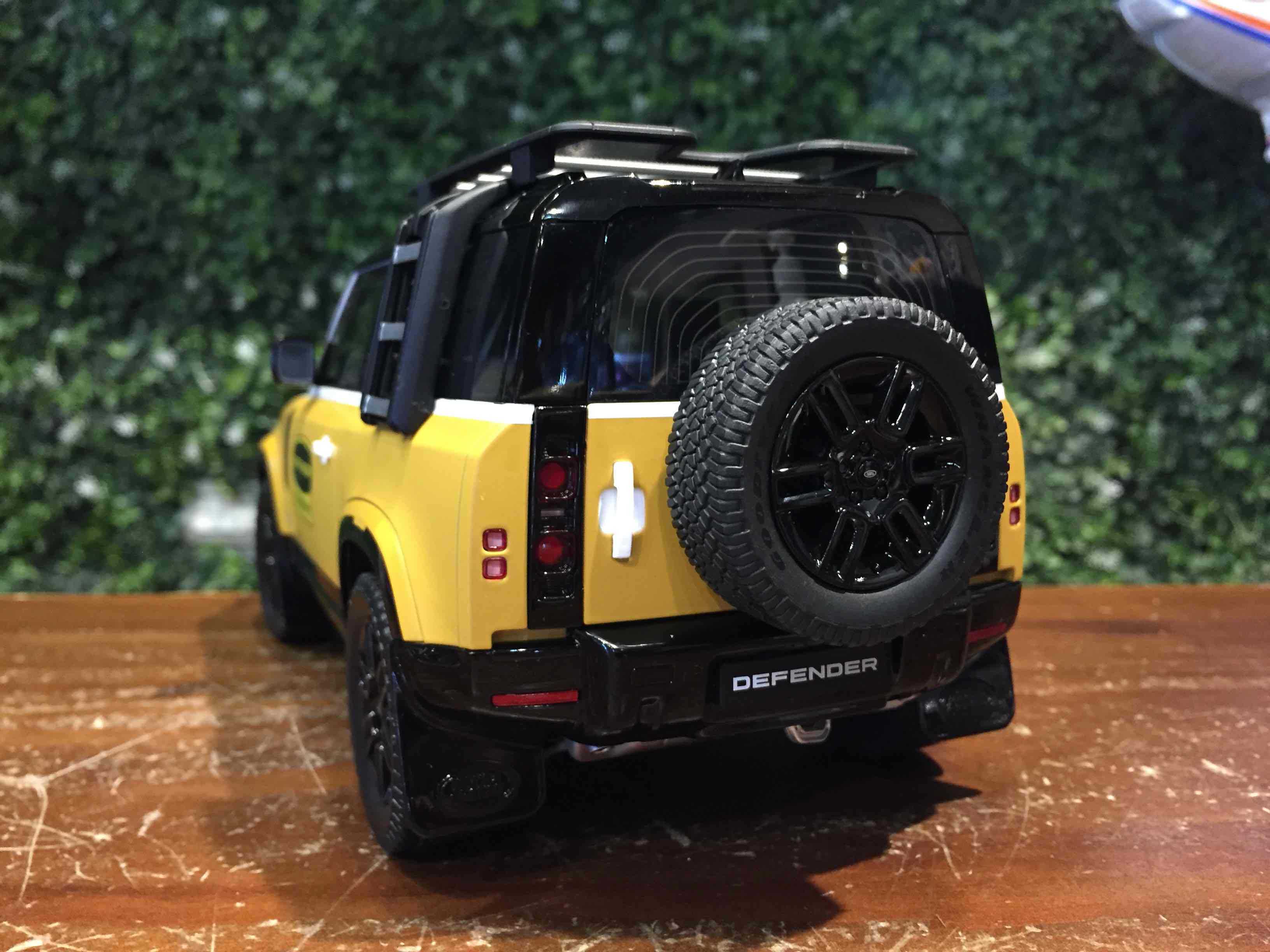 1/18 Almost Real Land Rover Defender 90 Trophy 810710【MGM】