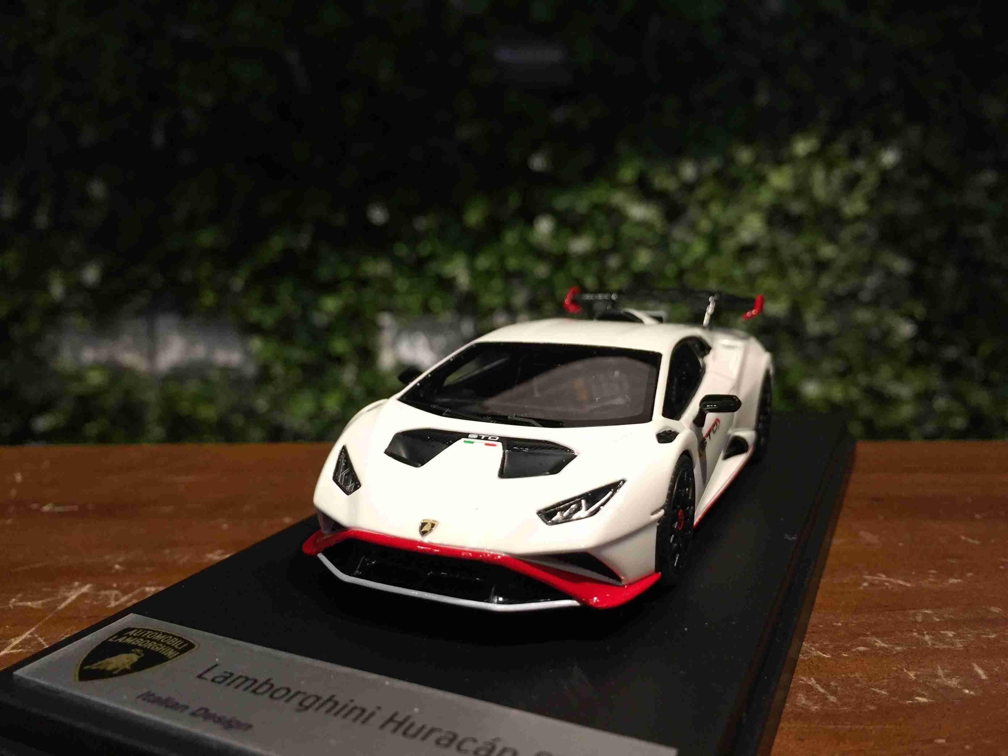 1/43 LookSmart Lamborghini Huracan STO Bianco LS523D【MGM】