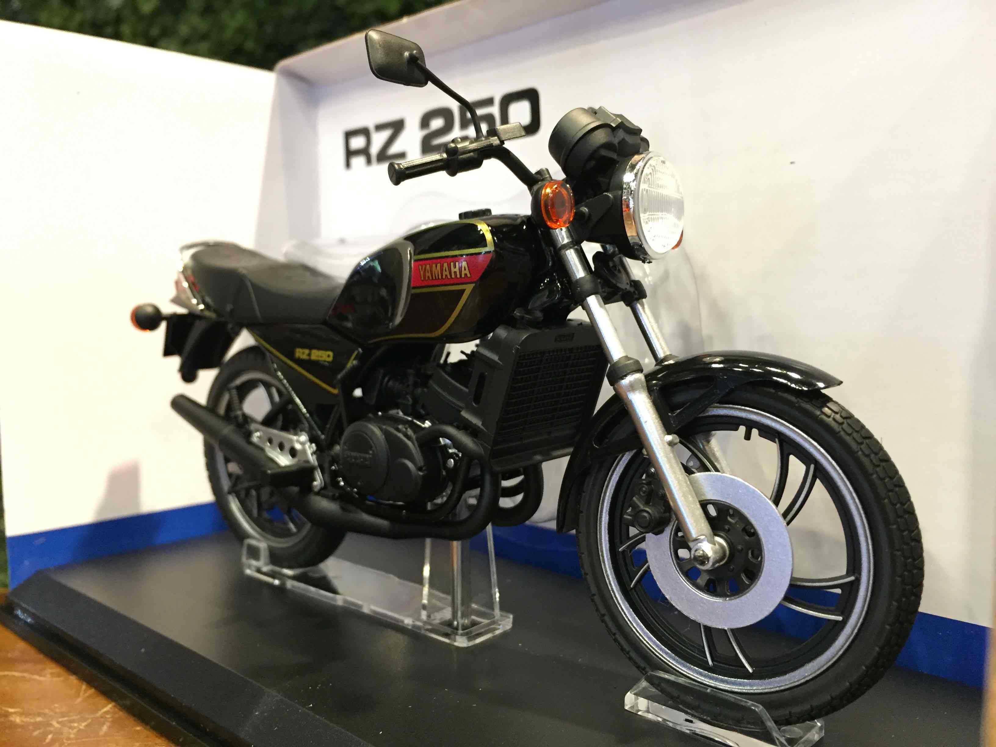 1/12 Aoshima Yamaha RZ250 Black 110423【MGM】