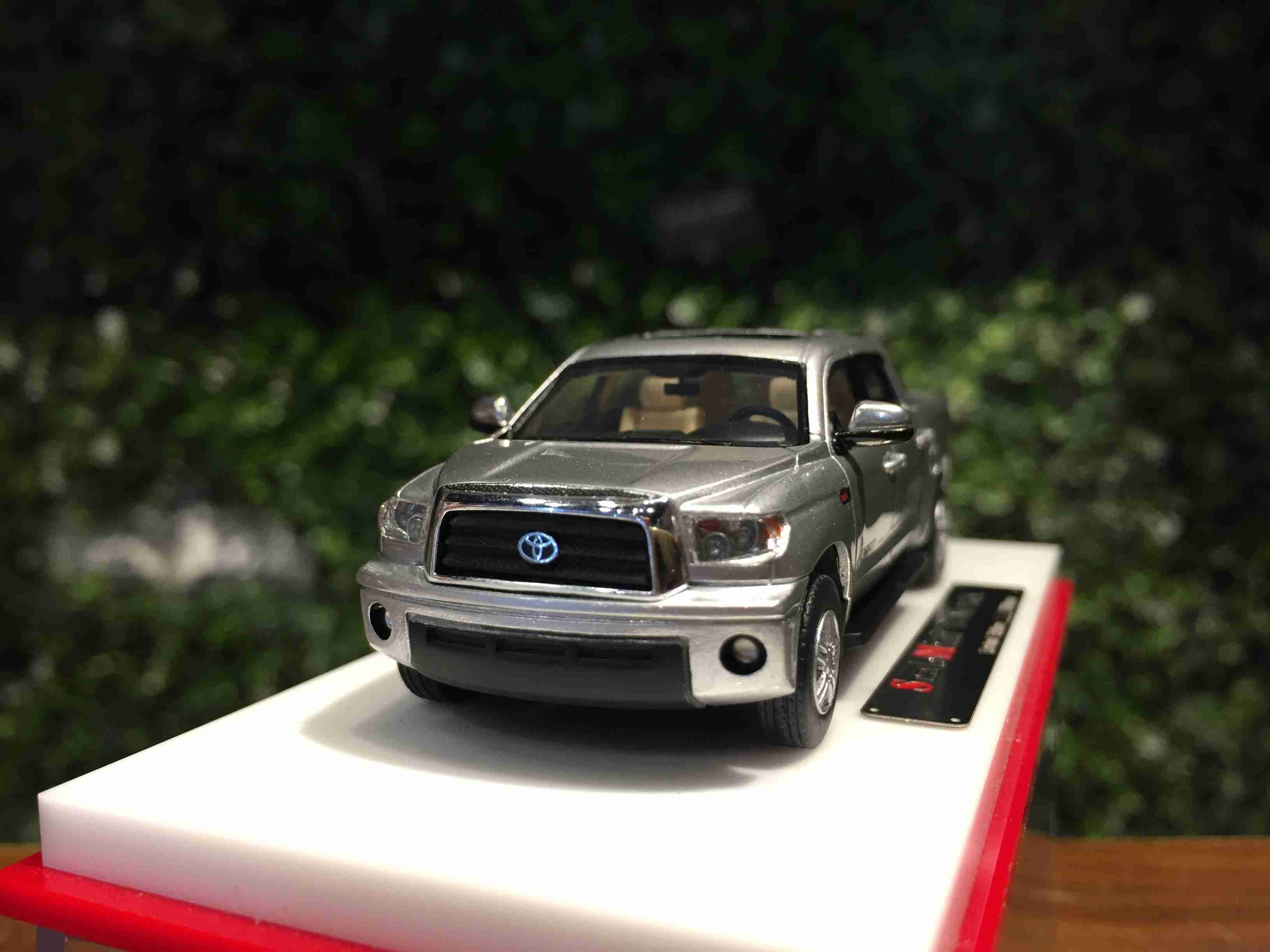 1/64 ScaleMini Toyota Tundra PickUp Silver SM64200703【MGM】