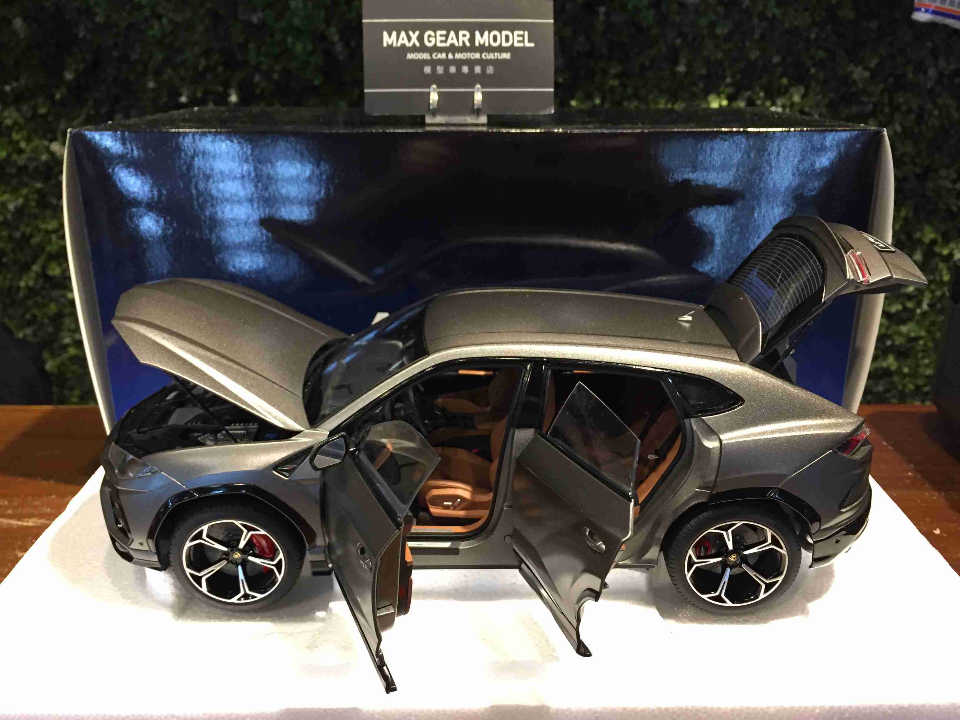 1/18 AUTOart Lamborghini Urus Matt Grey 79164【MGM】 - Max Gear