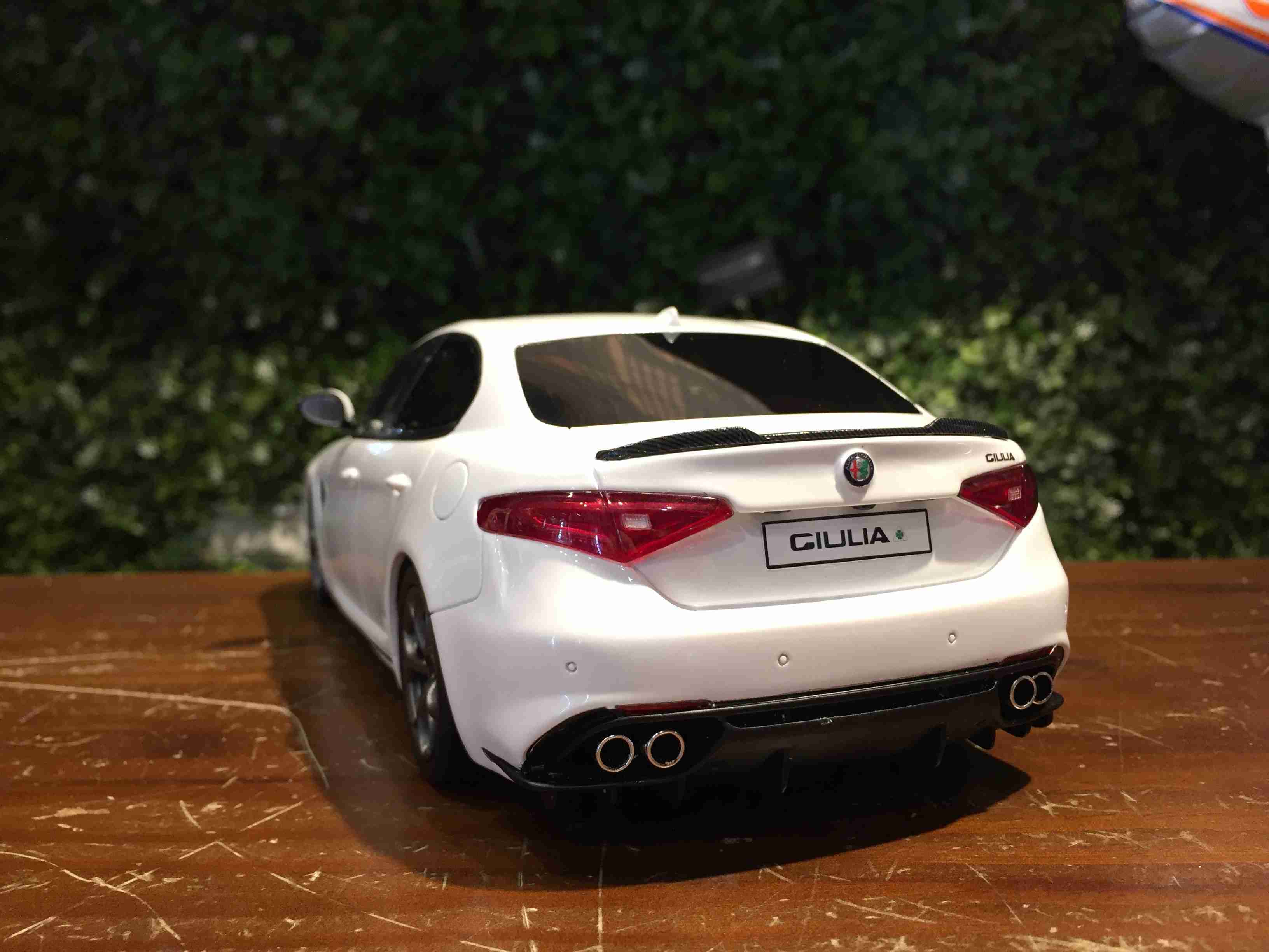 1/18 Otto Alfa Romeo Giulia Quadrifoglio White OT839【MGM】 - Max