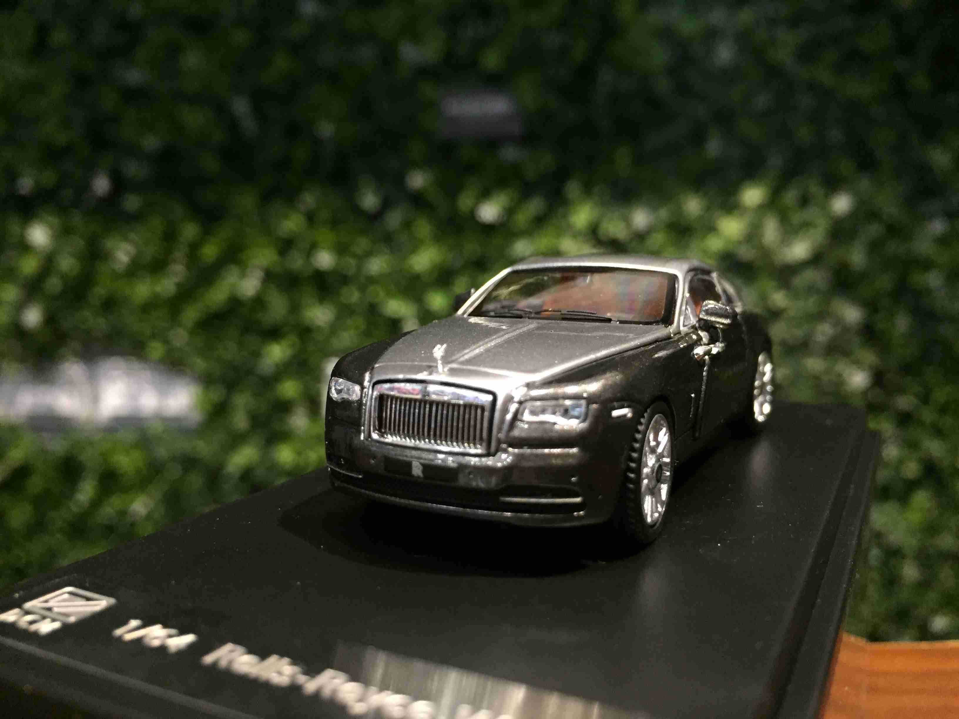 1/64 DCM Rolls-Royce Wraith Grey/Silver【MGM】