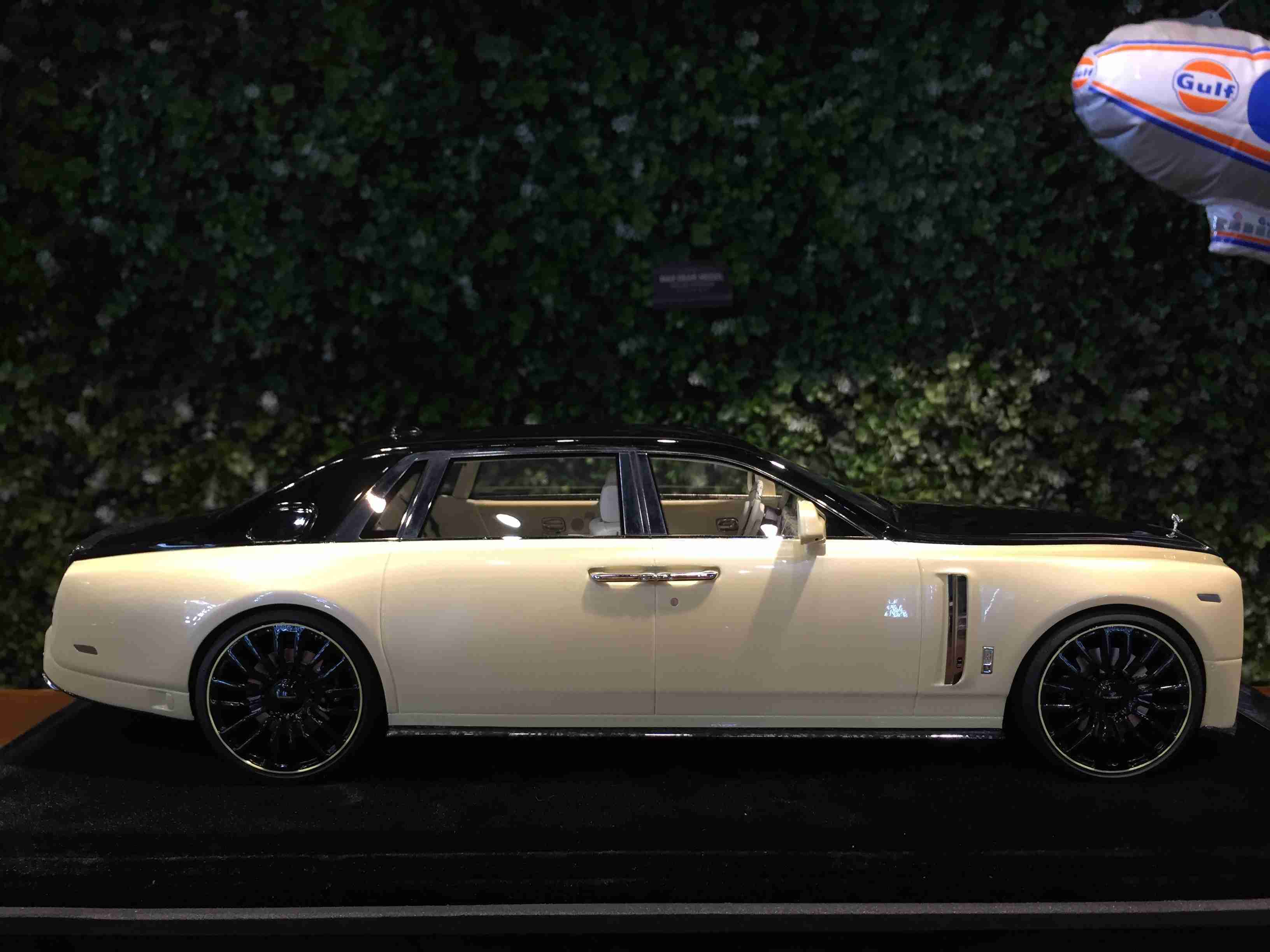 1/18 Mansory Rolls-Royce Phantom VIII M18PVIIIBB【MGM】