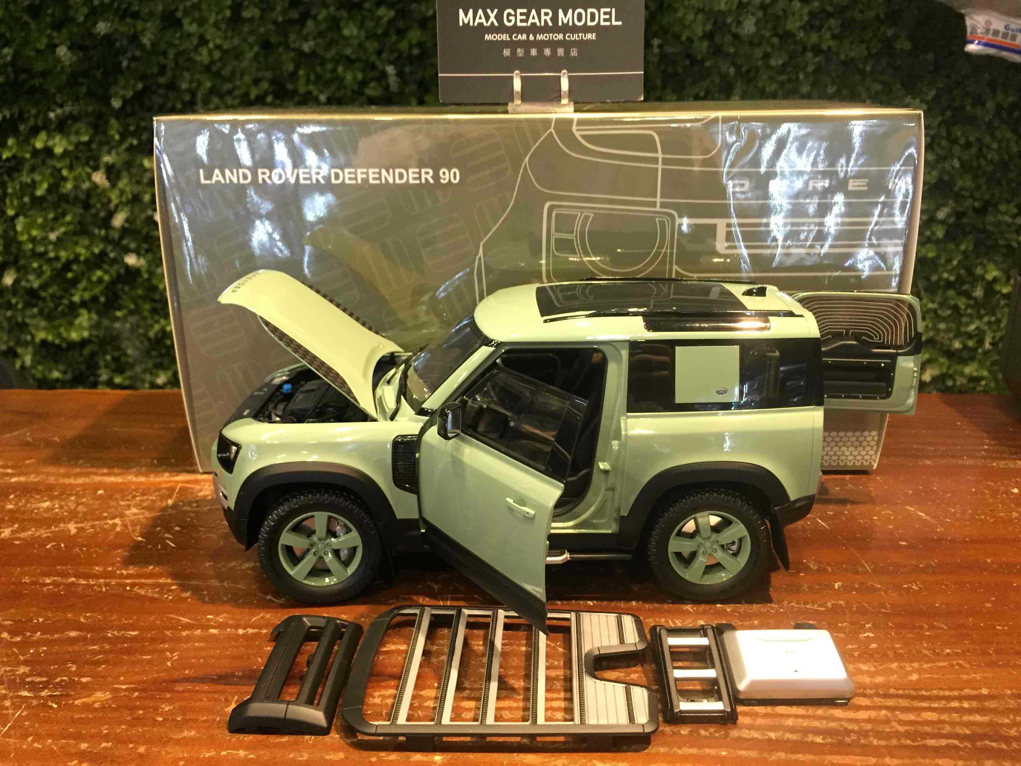 1/18 Almost Real Land Rover Defender 90 75th 810711【MGM】