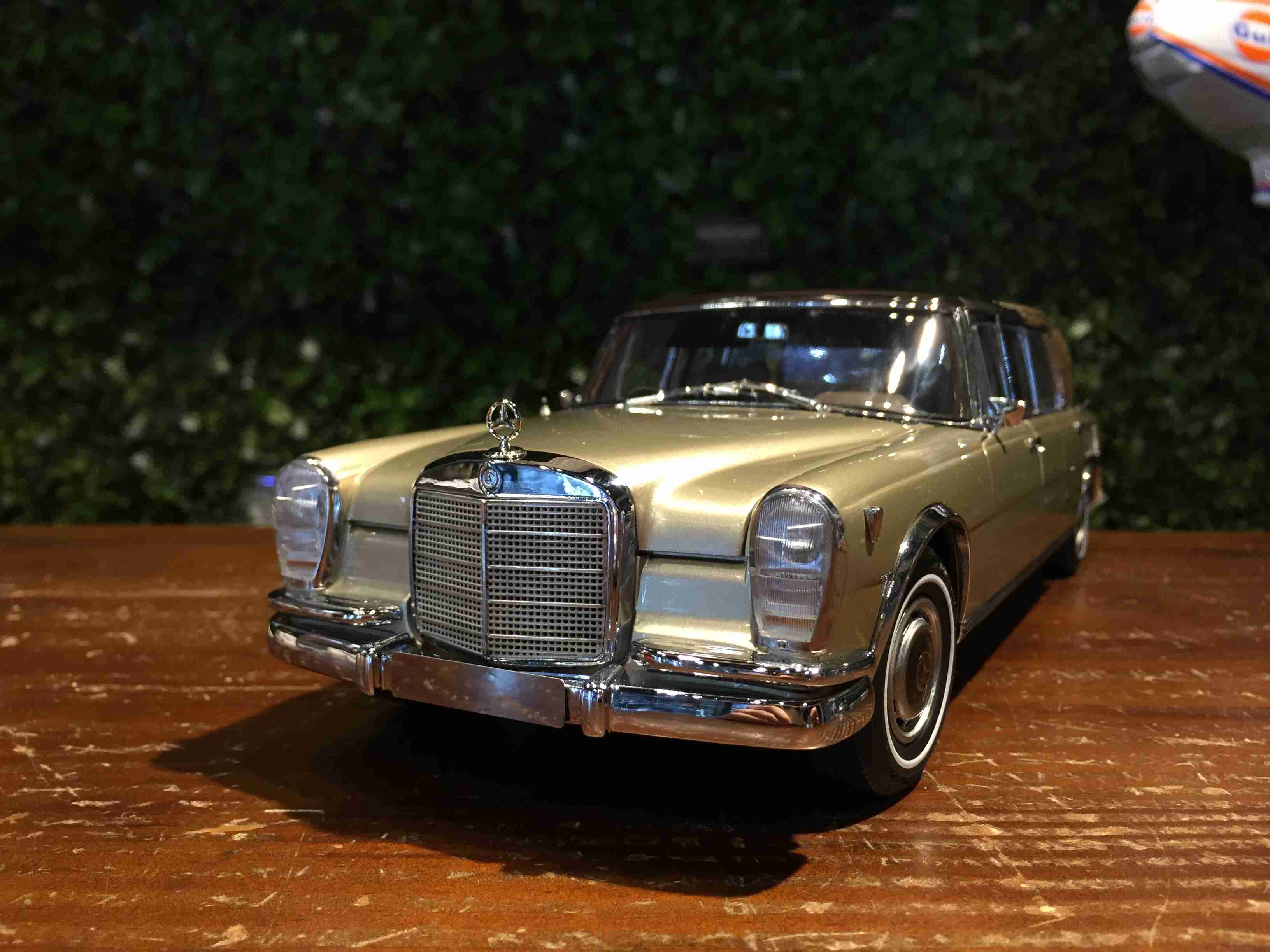 1/18 CMC Mercedes-Benz 600 Pullman W100 Landaulet M217【MGM