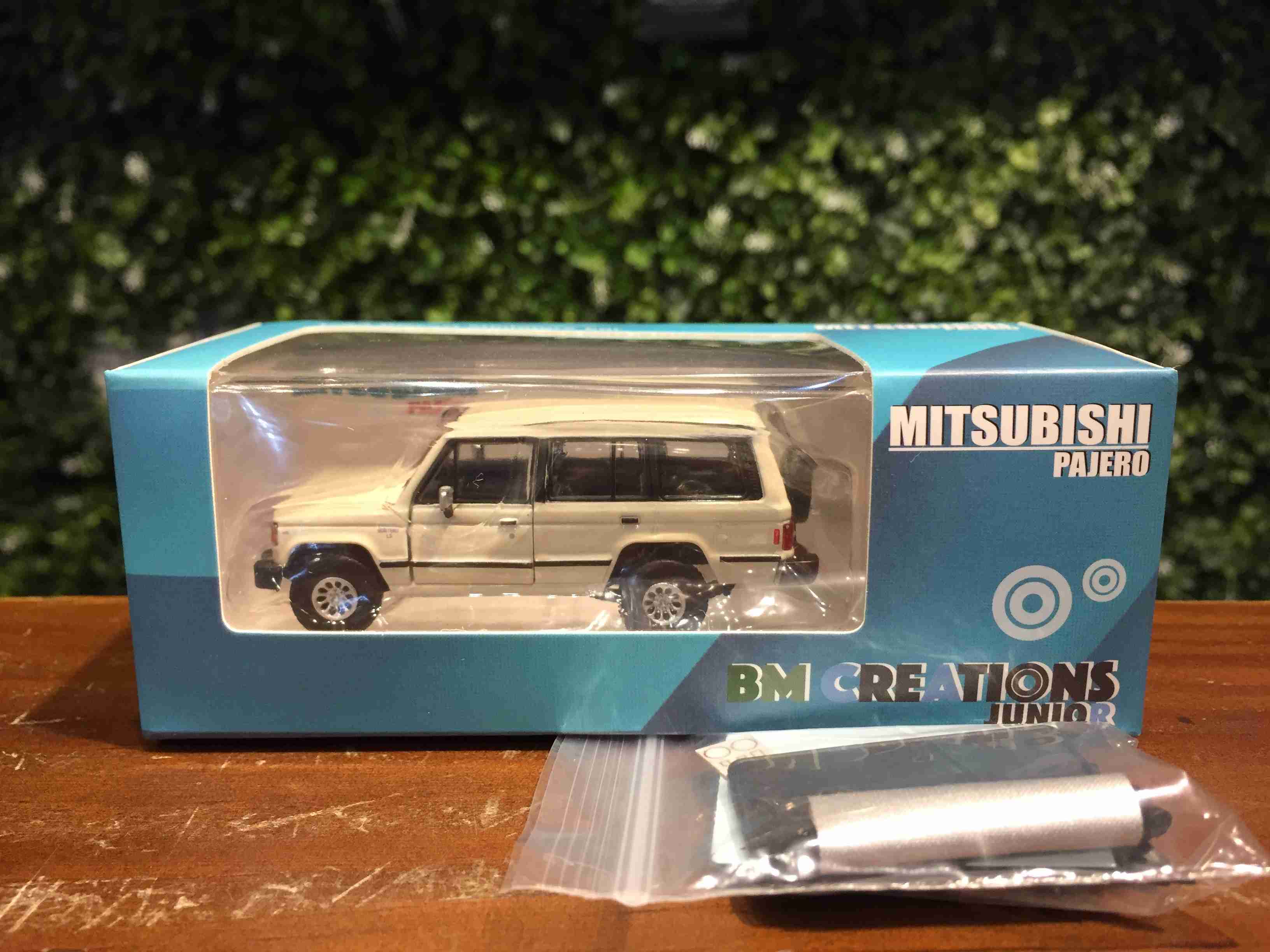 1/64 BM Creations Mitsubishi Pajero MK1 Ivory 64B0242【MGM】