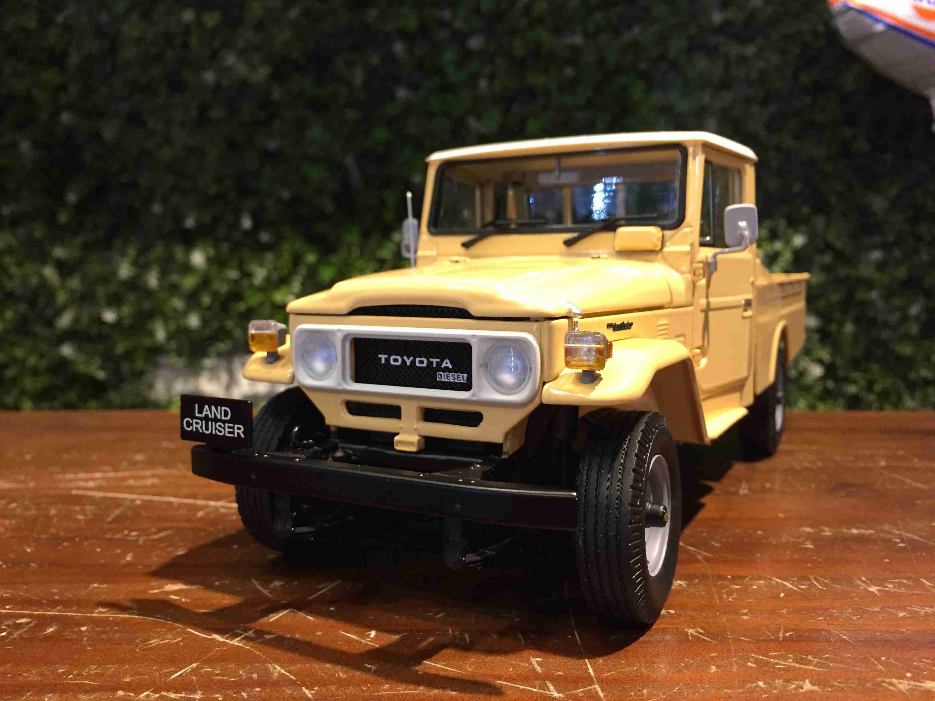 1/18 Kyosho Toyota Land Cruiser 40 PickUp Beige 08958BE【MGM】