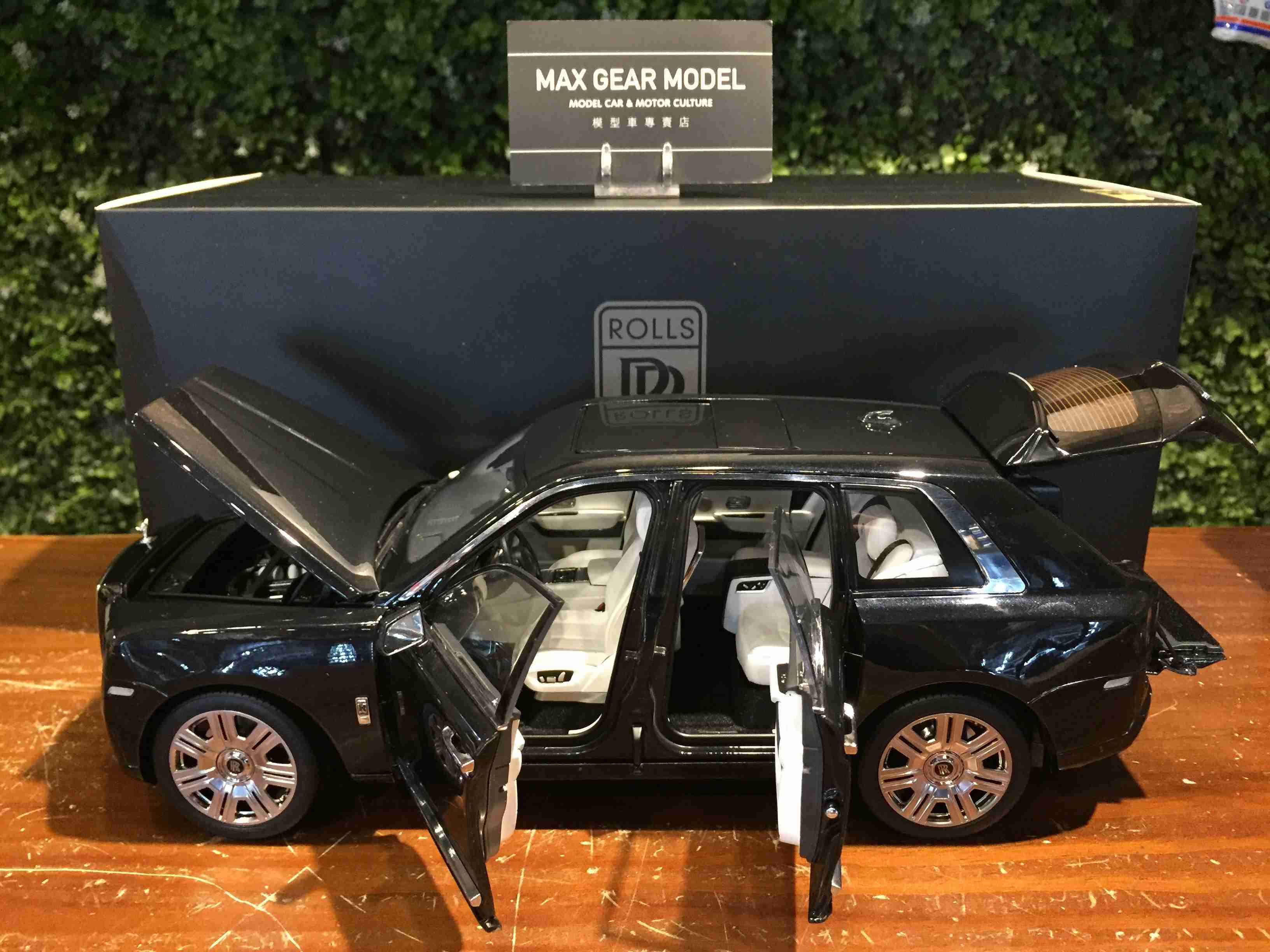 1/18 OEM Rolls-Royce Cullinan Black【MGM】