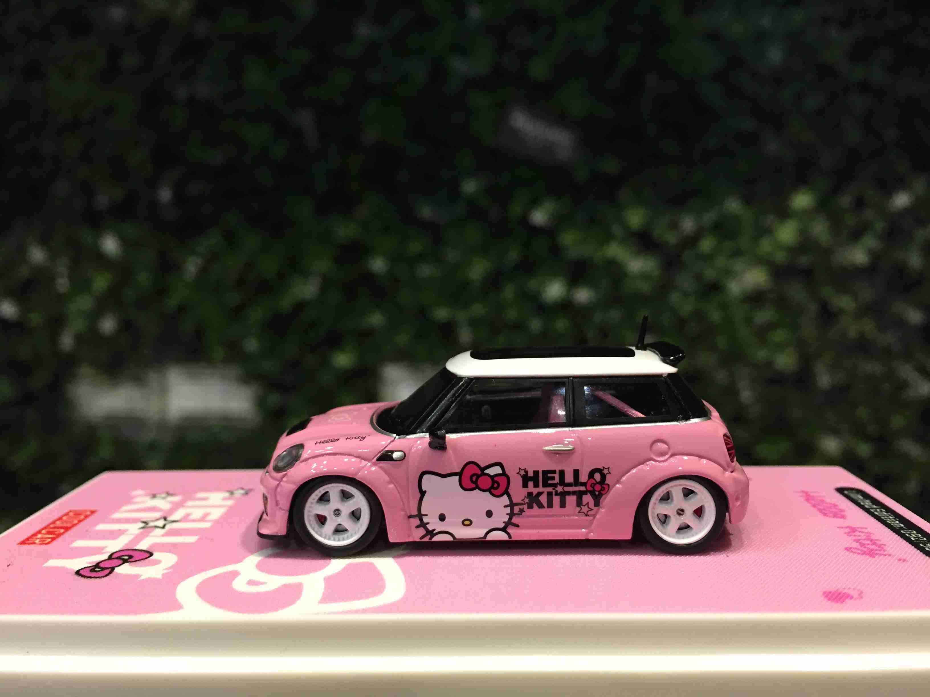 1/64 CoolCar Mini Cooper HelloKitty CC64635【MGM】