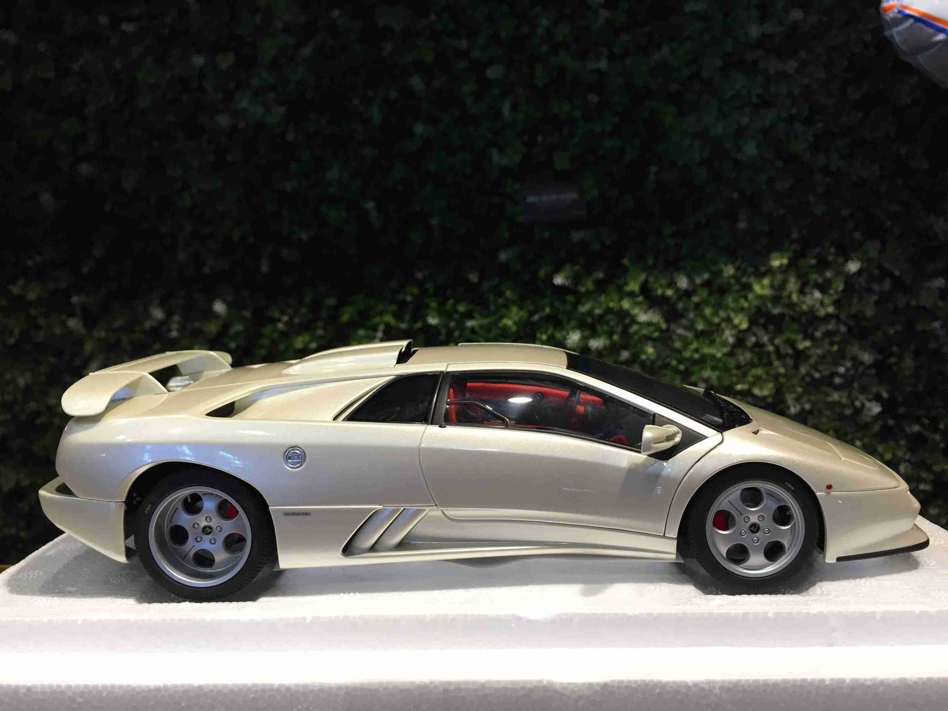 1/18 AUTOart Lamborghini Diablo SE30 Jota White 79141【MGM】