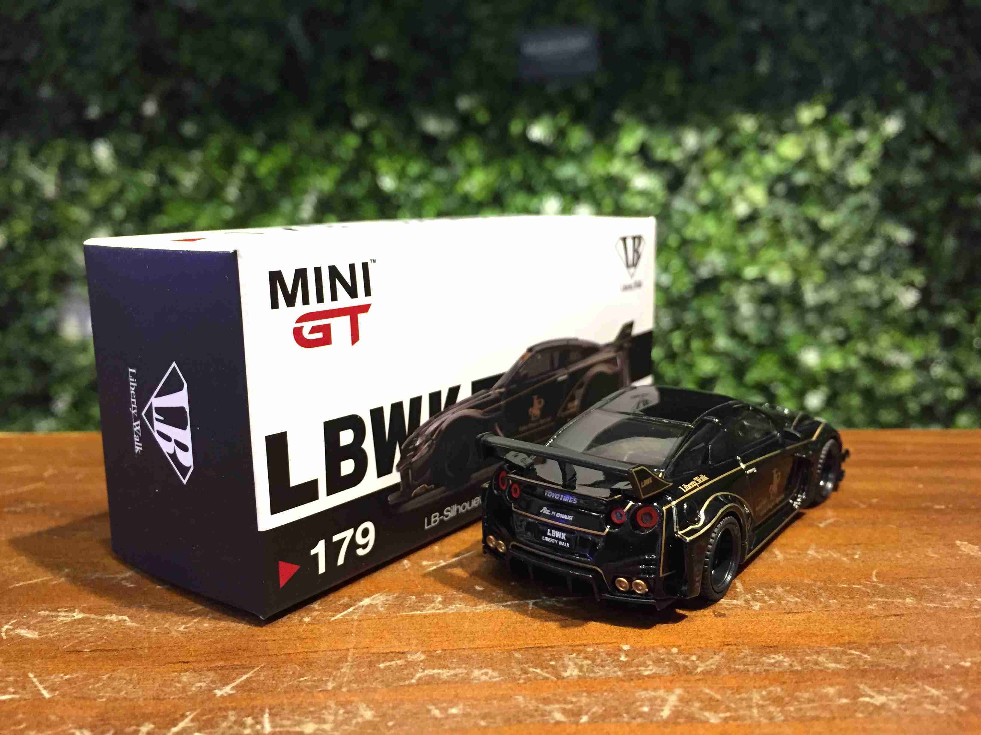 1/64 MiniGT LB Silhouette WORKS 35GTRR R35 JPS MGT00179【MGM】