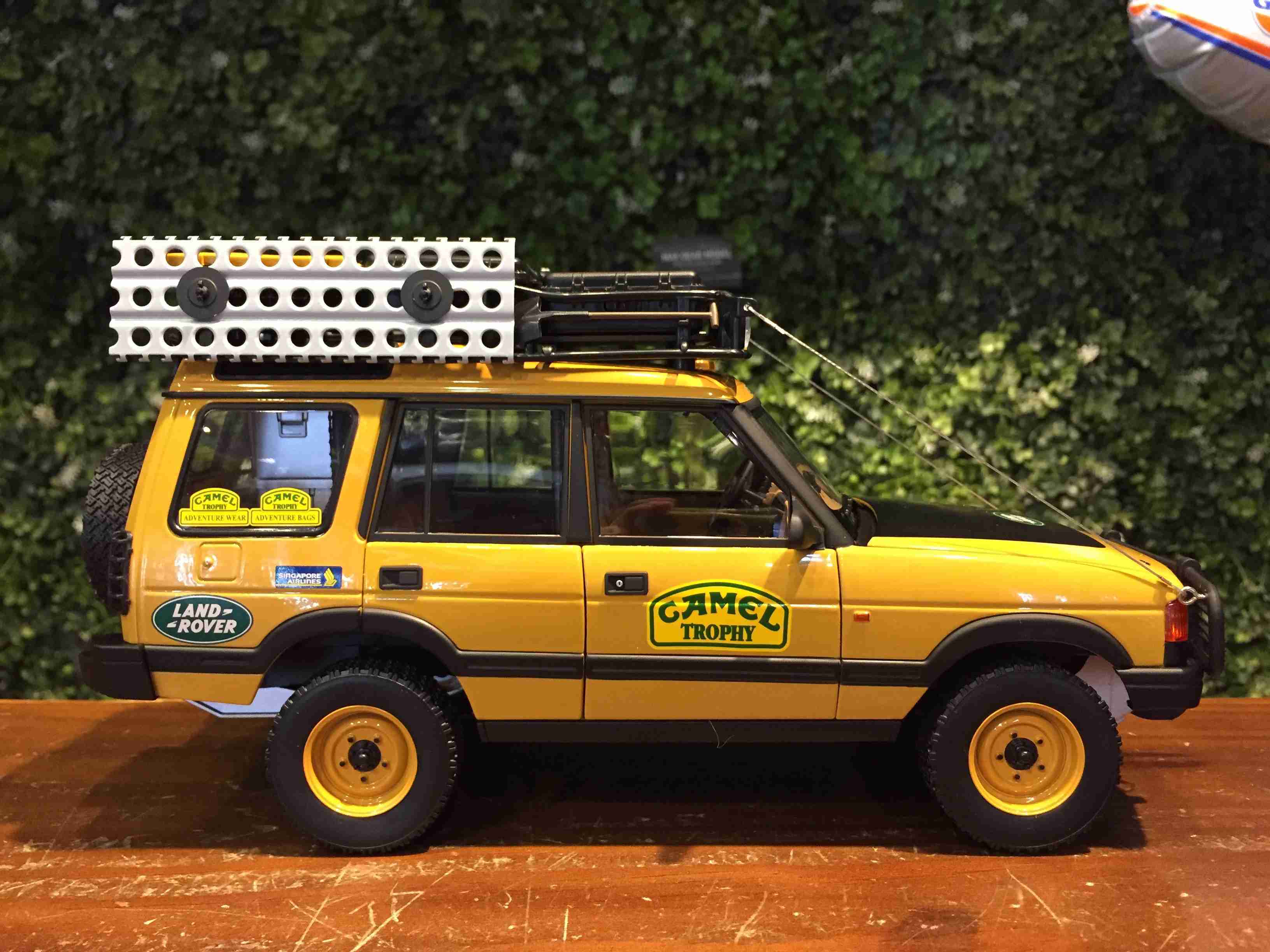 1/18 Almost Real Land Rover Discovery 1 Camel 810410【MGM】