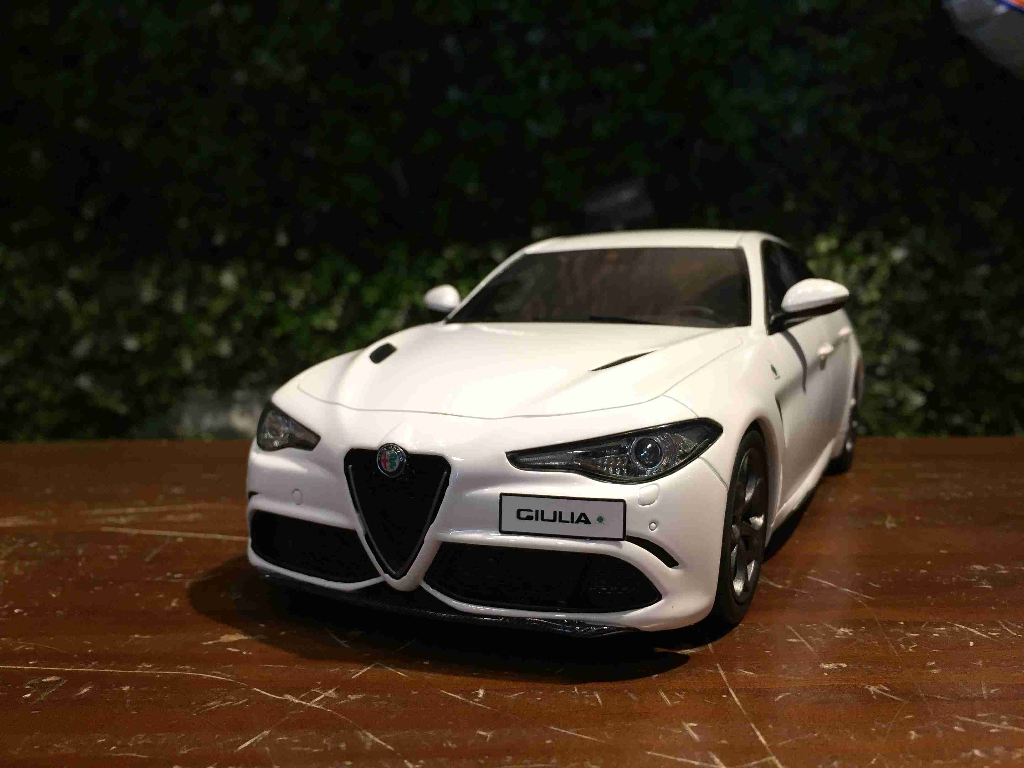 1/18 Otto Alfa Romeo Giulia Quadrifoglio White OT839【MGM】 - Max