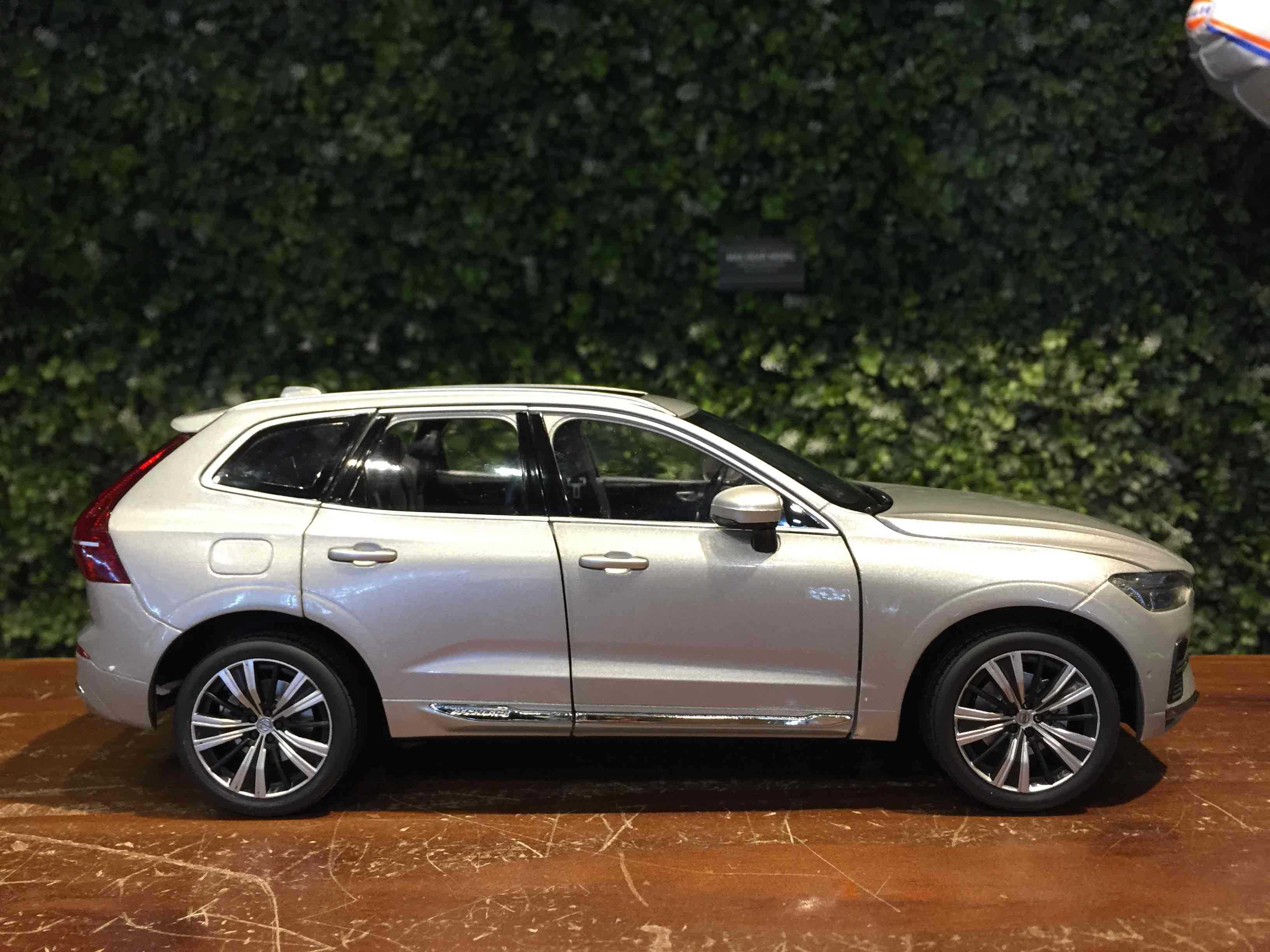 1/18 OEM Volvo XC60 2022 Silver【MGM】